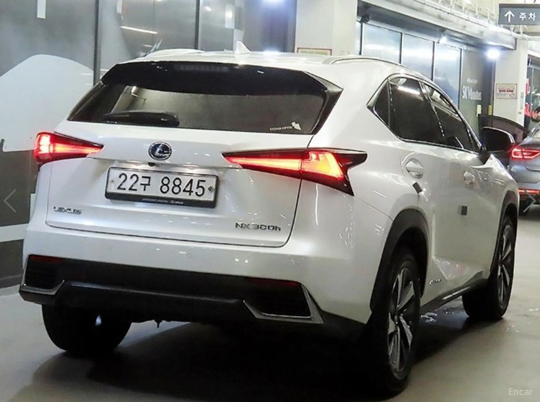 Lexus NX300h превью 4