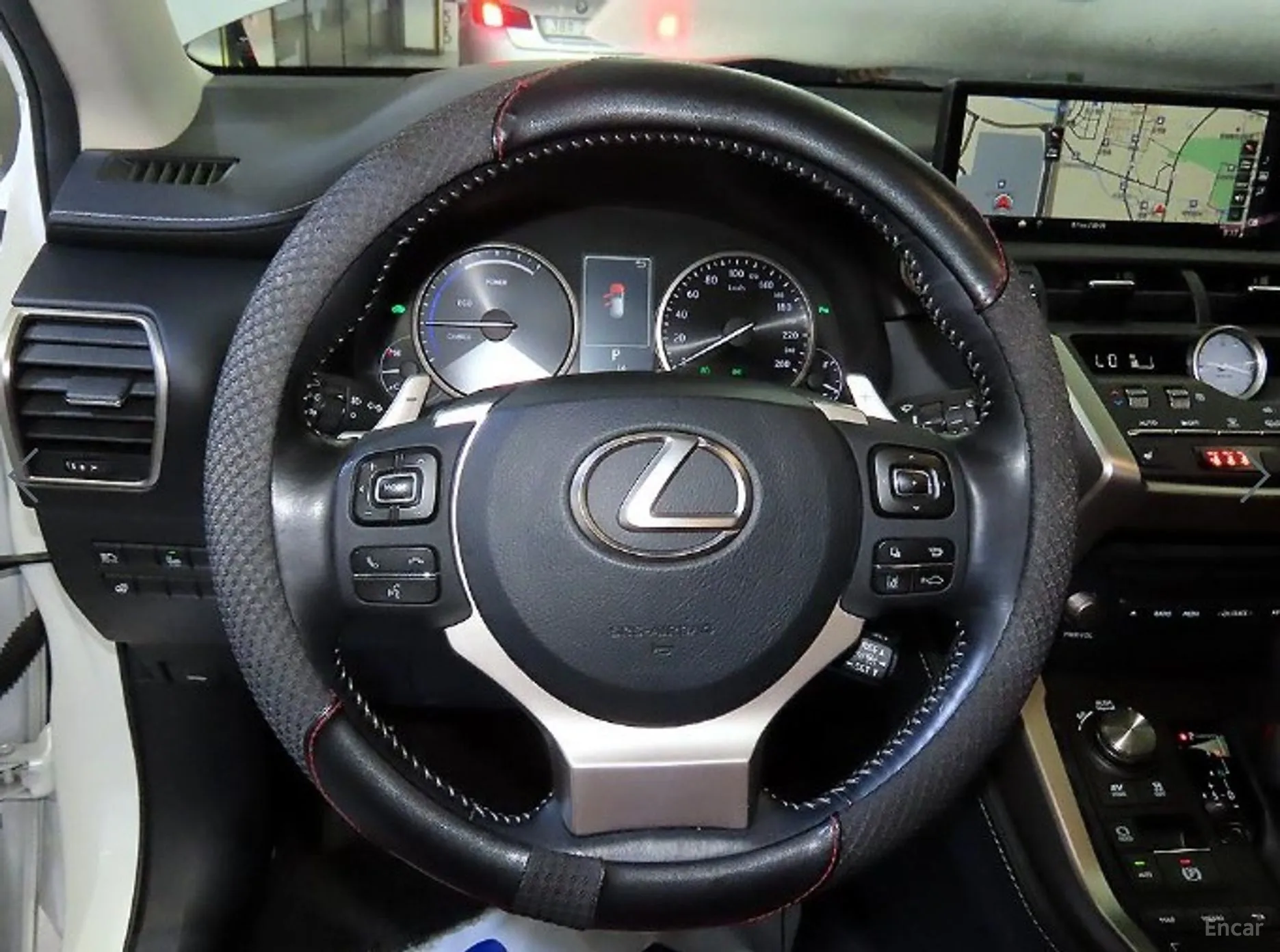 Lexus NX300h превью 8