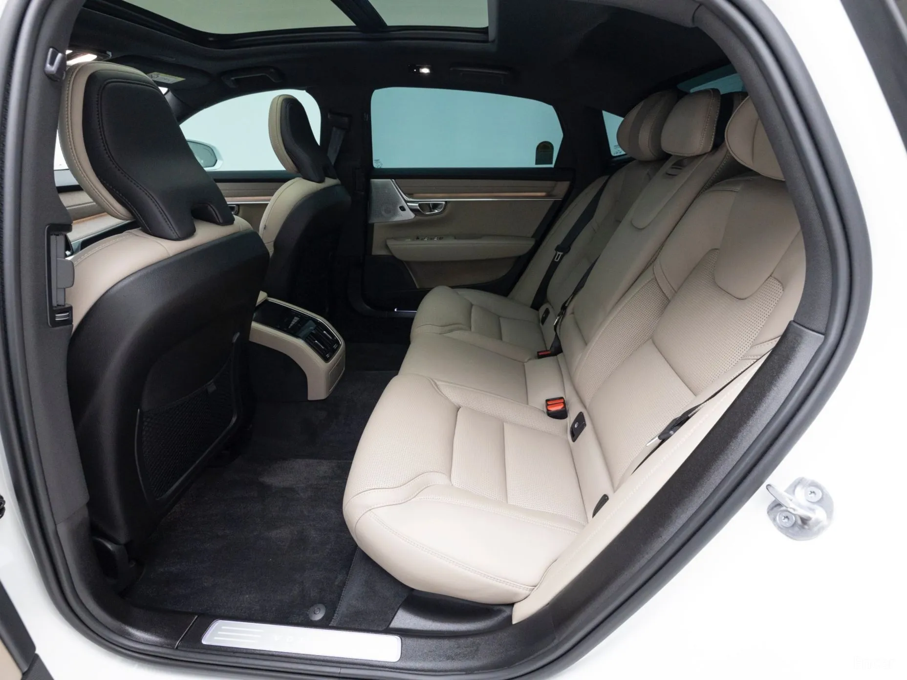 Volvo S90 превью 10