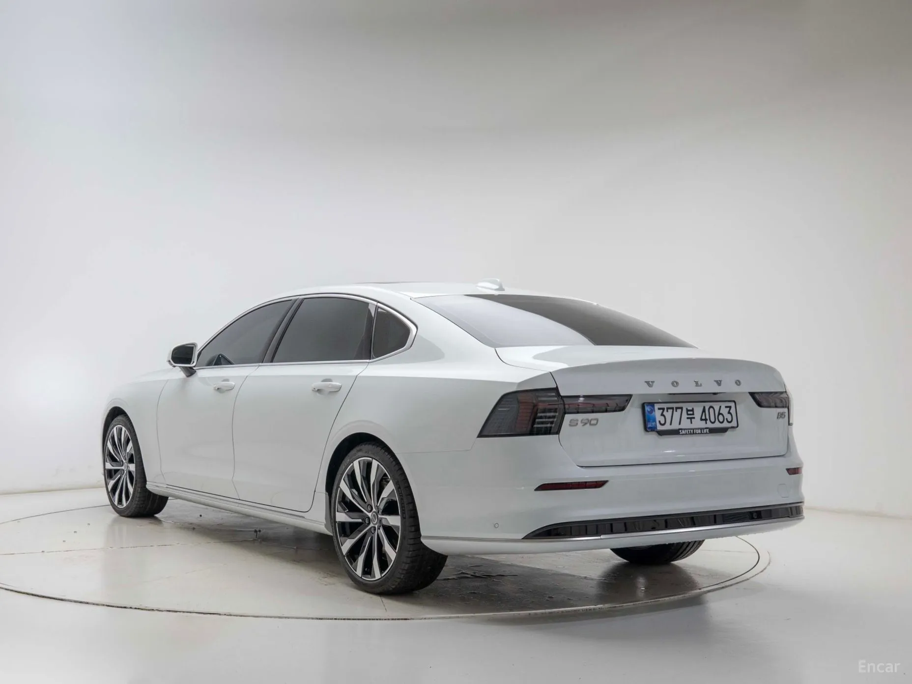 Volvo S90 превью 4