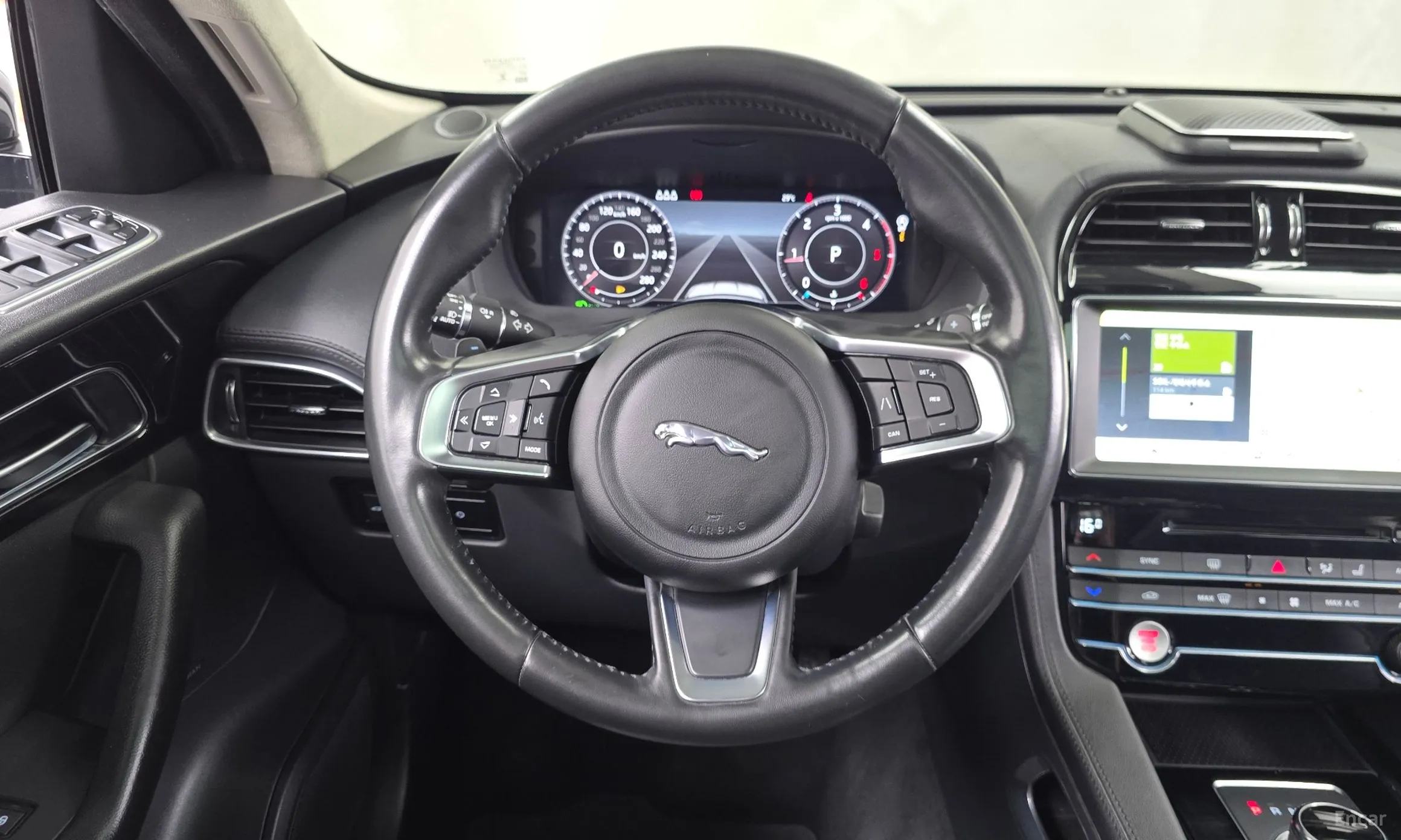Jaguar F-PACE превью 12
