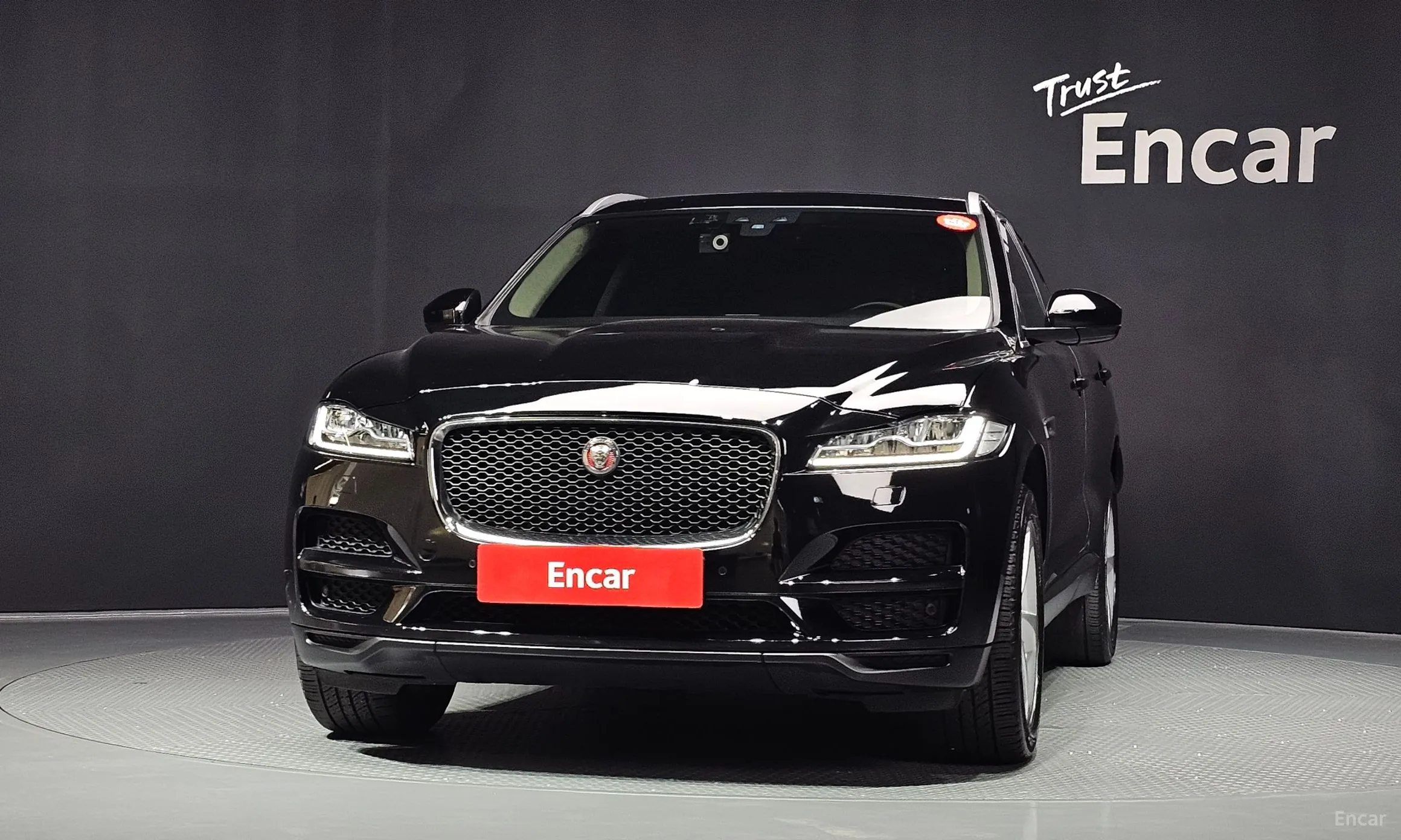 Jaguar F-PACE превью 3
