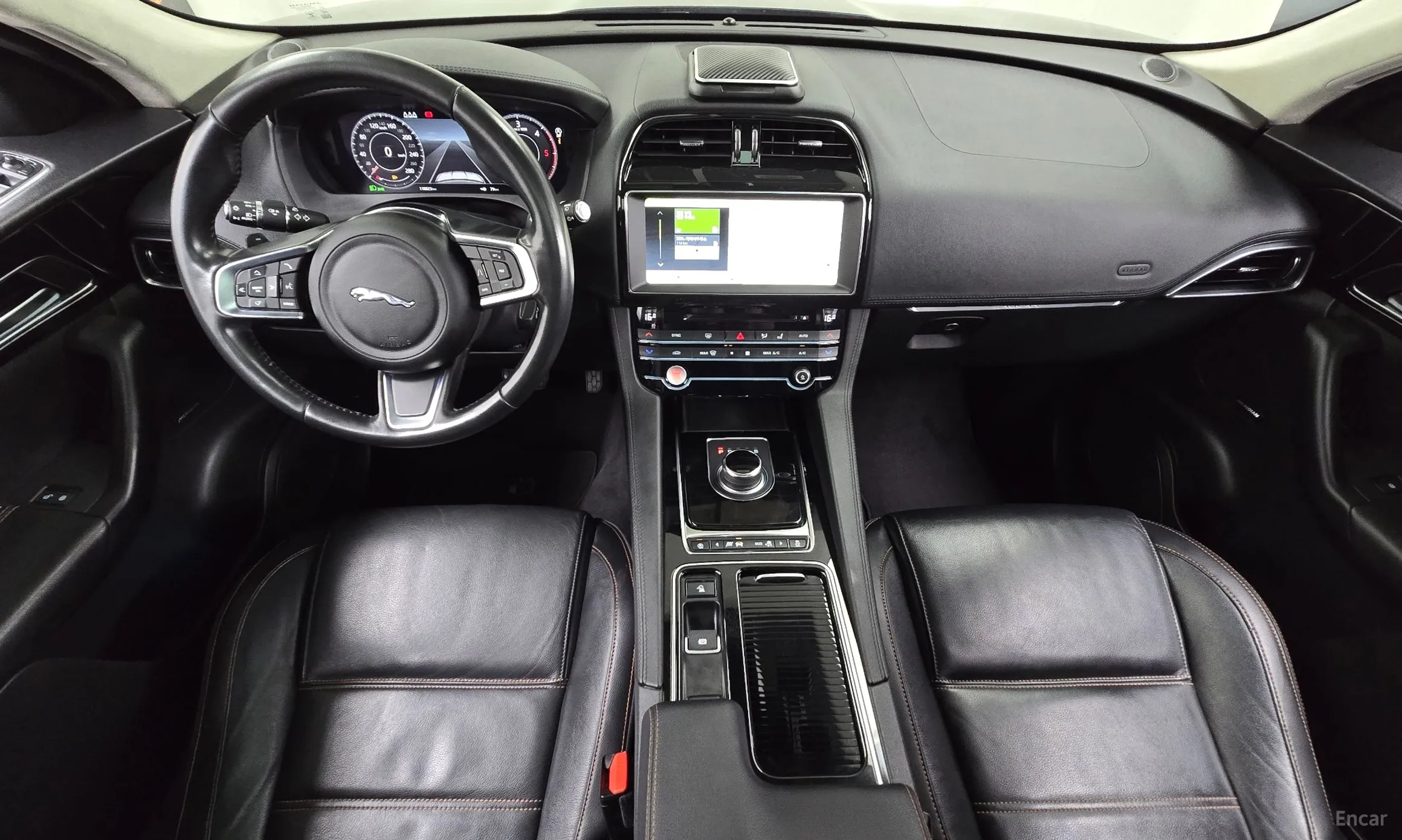 Jaguar F-PACE превью 7