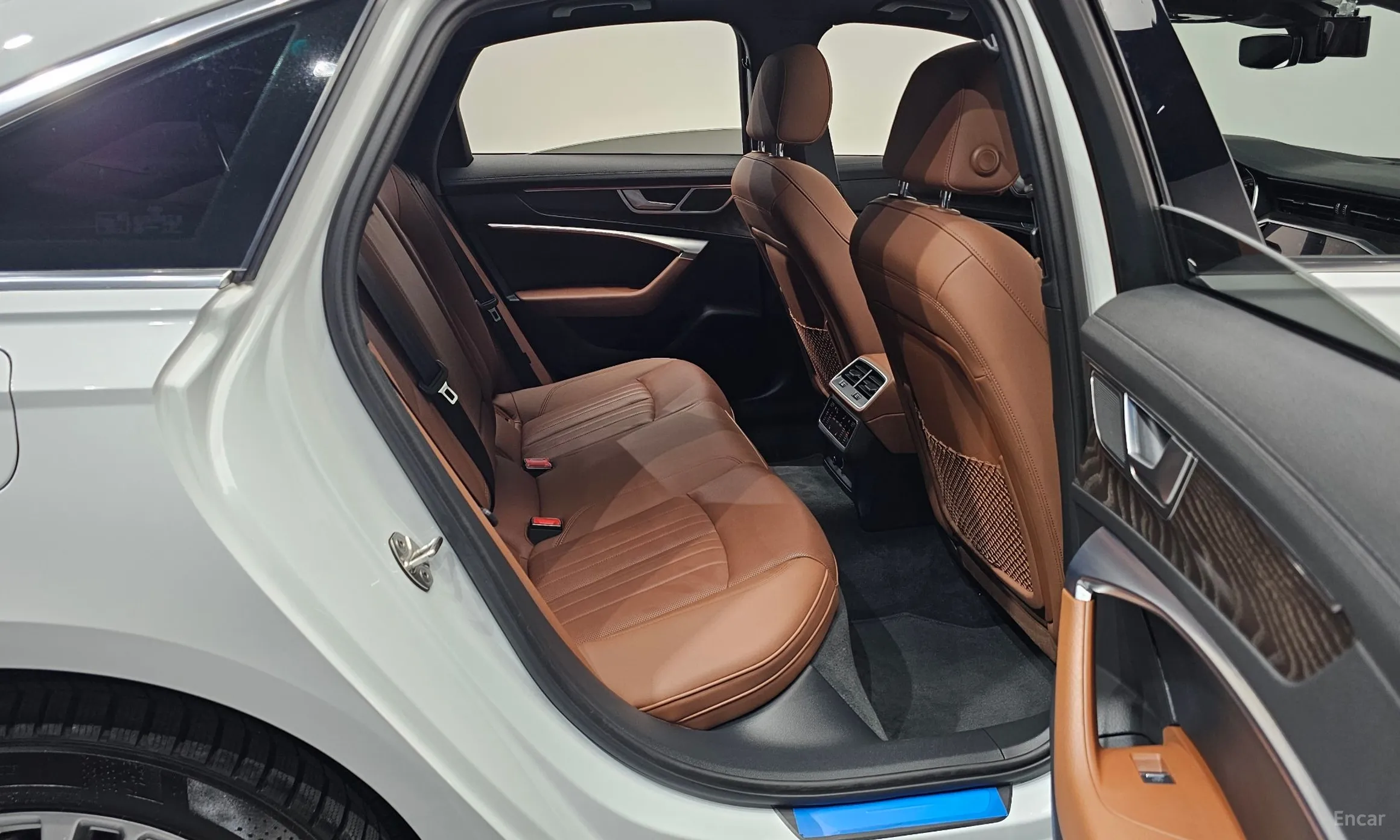 Audi A6 (C8) превью 11