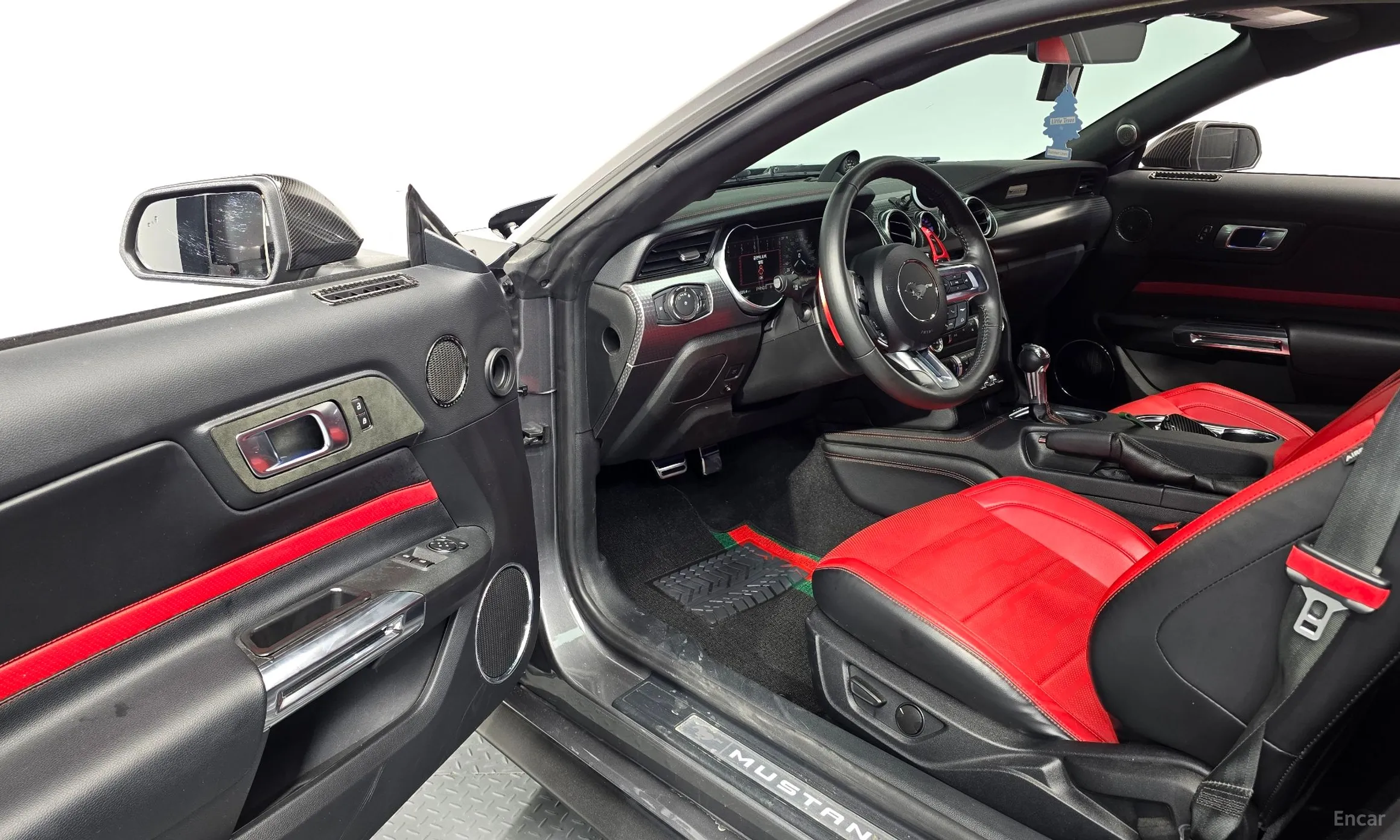 Ford Mustang превью 10