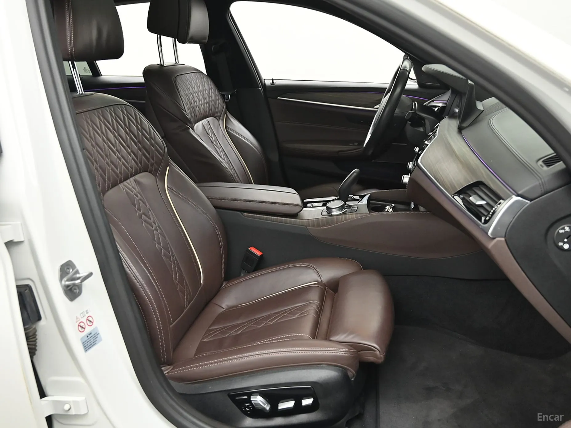 BMW 5 Series (G30) превью 10