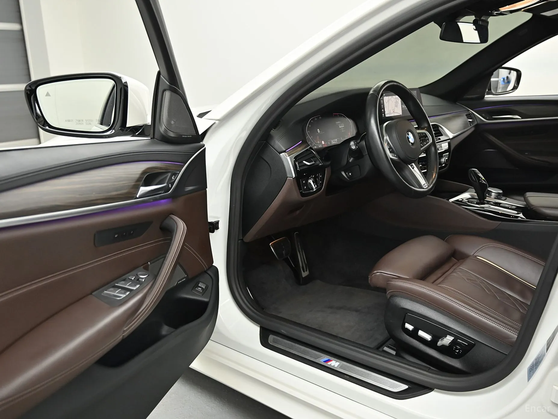 BMW 5 Series (G30) превью 11