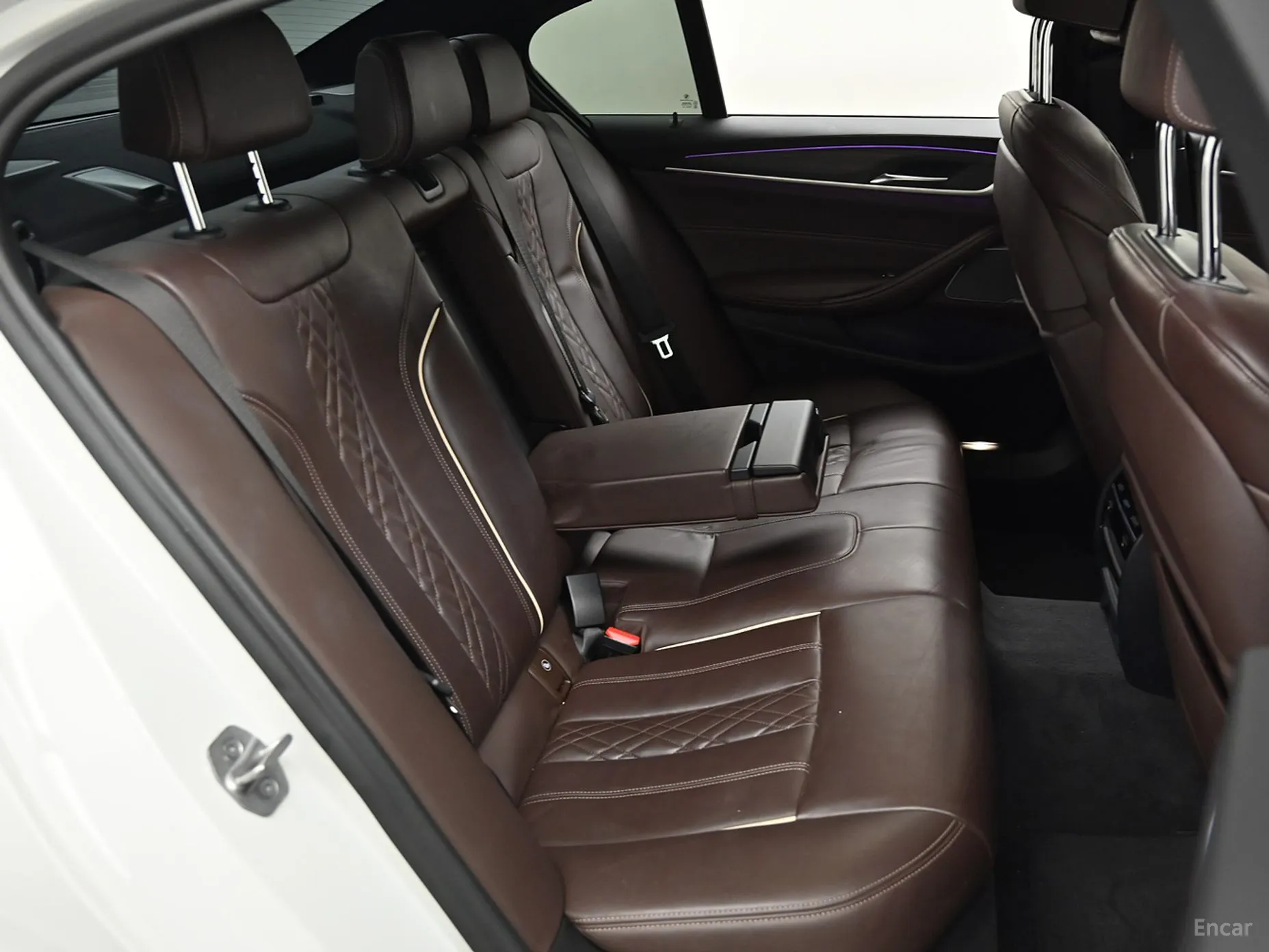BMW 5 Series (G30) превью 12
