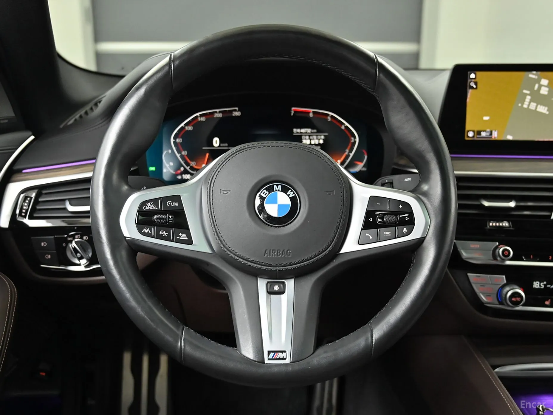 BMW 5 Series (G30) превью 13