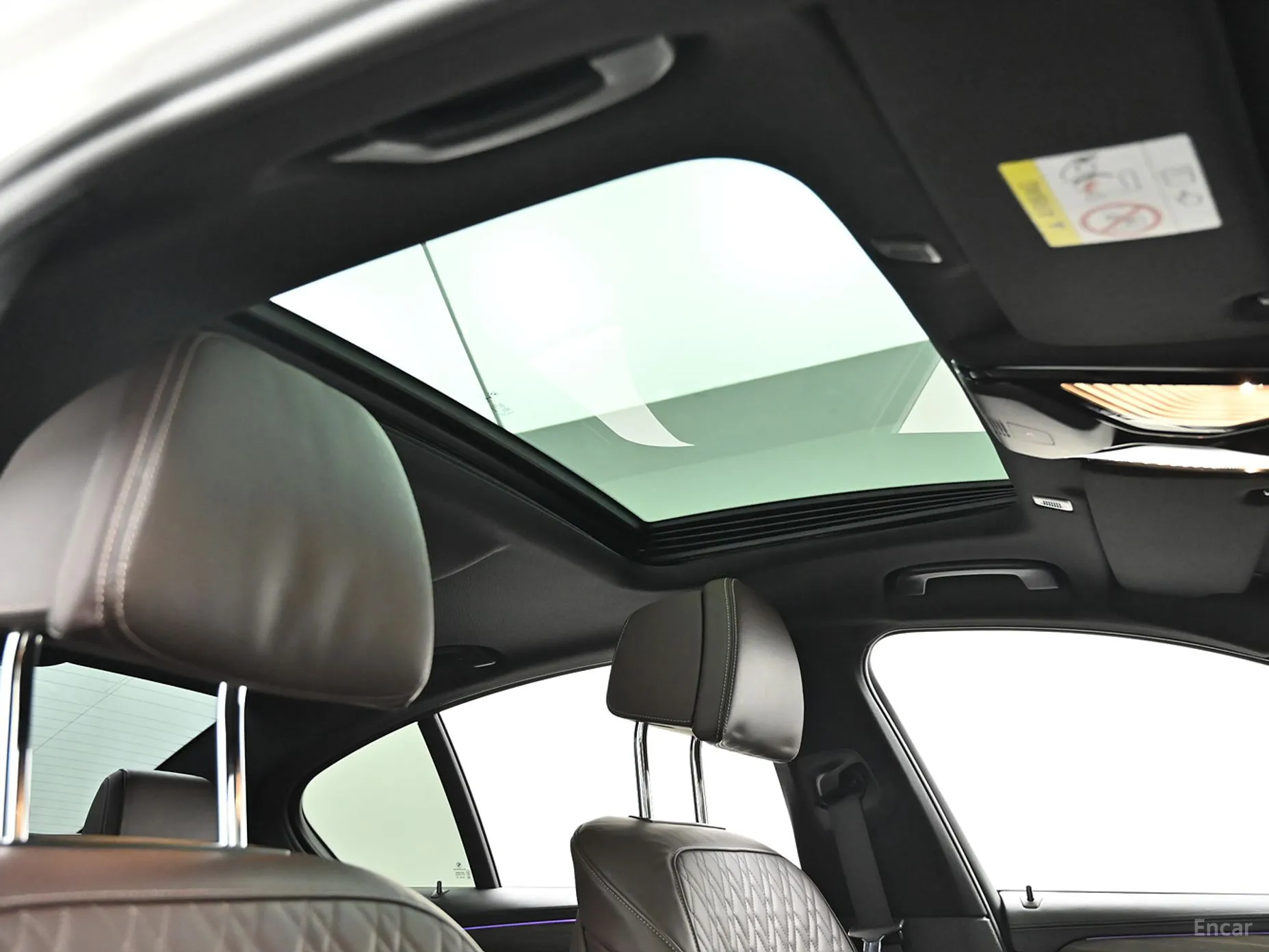 BMW 5 Series (G30) превью 19