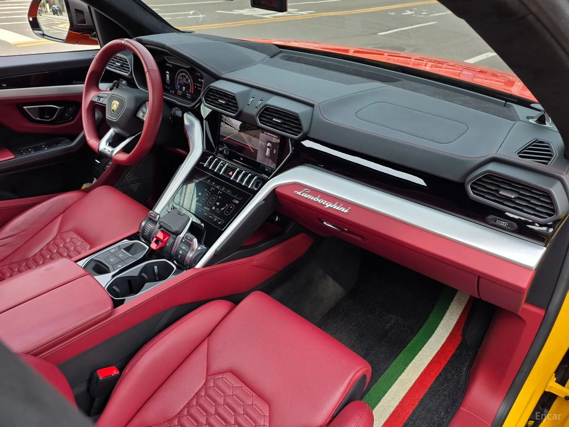 Lamborghini Urus превью 12