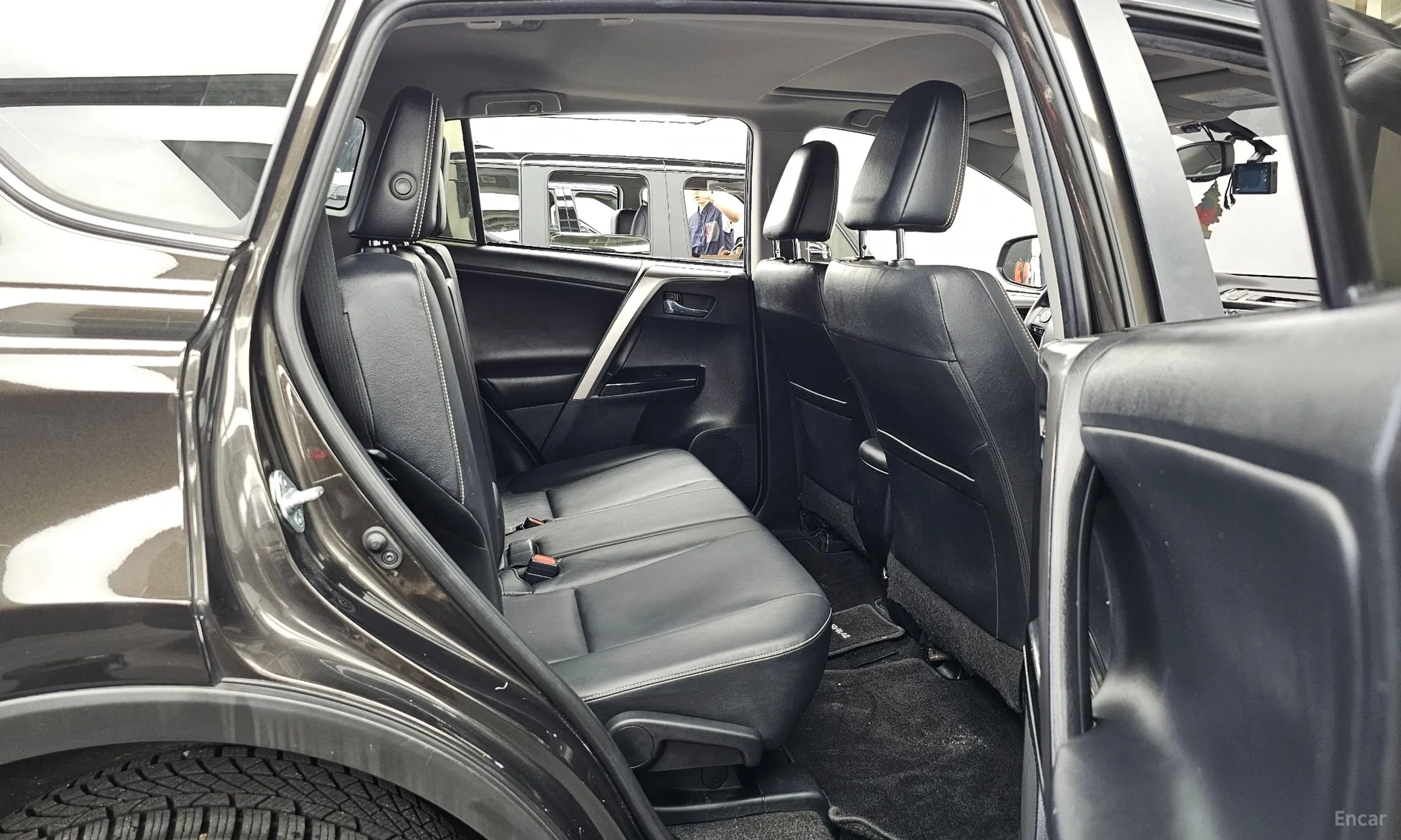 Toyota RAV4 превью 12