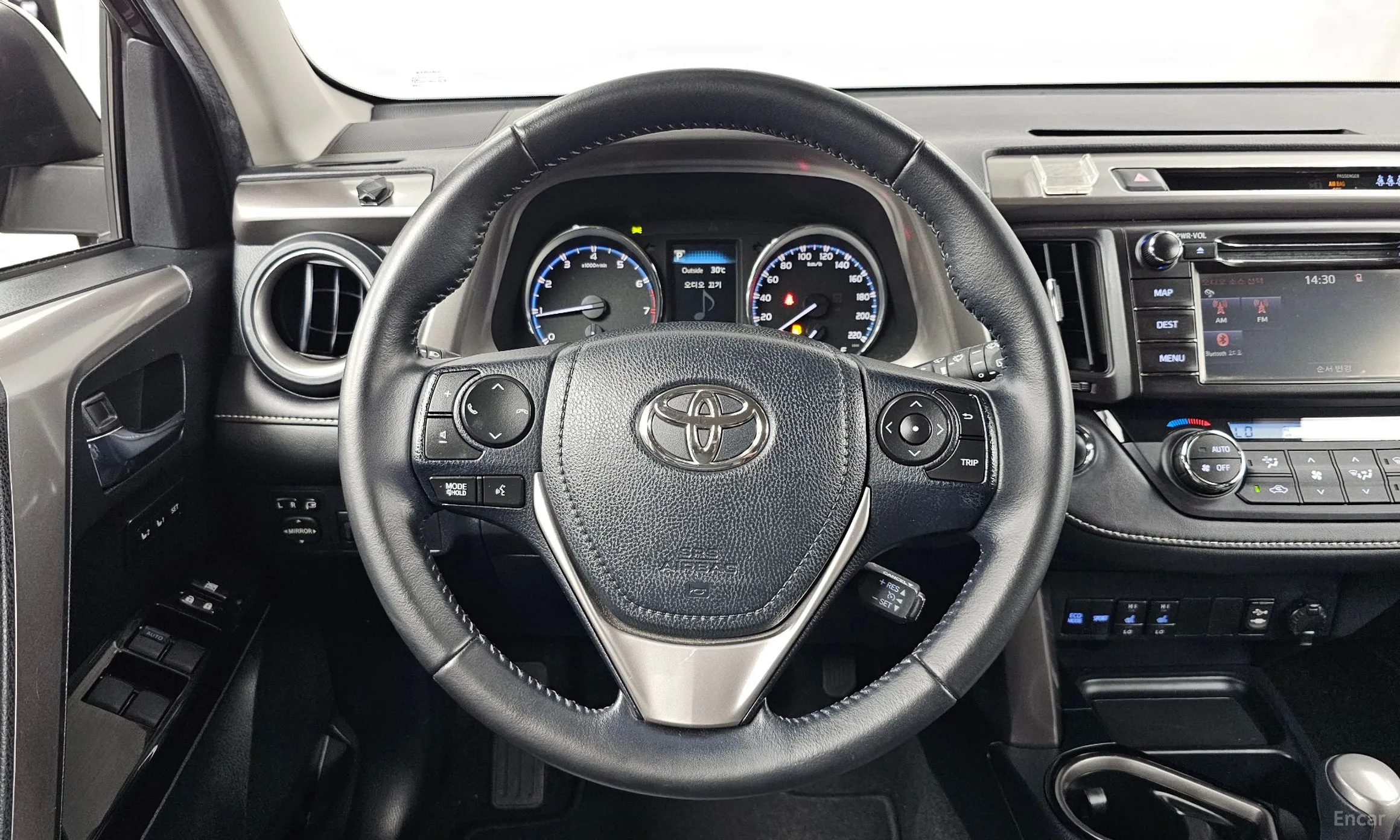 Toyota RAV4 превью 13