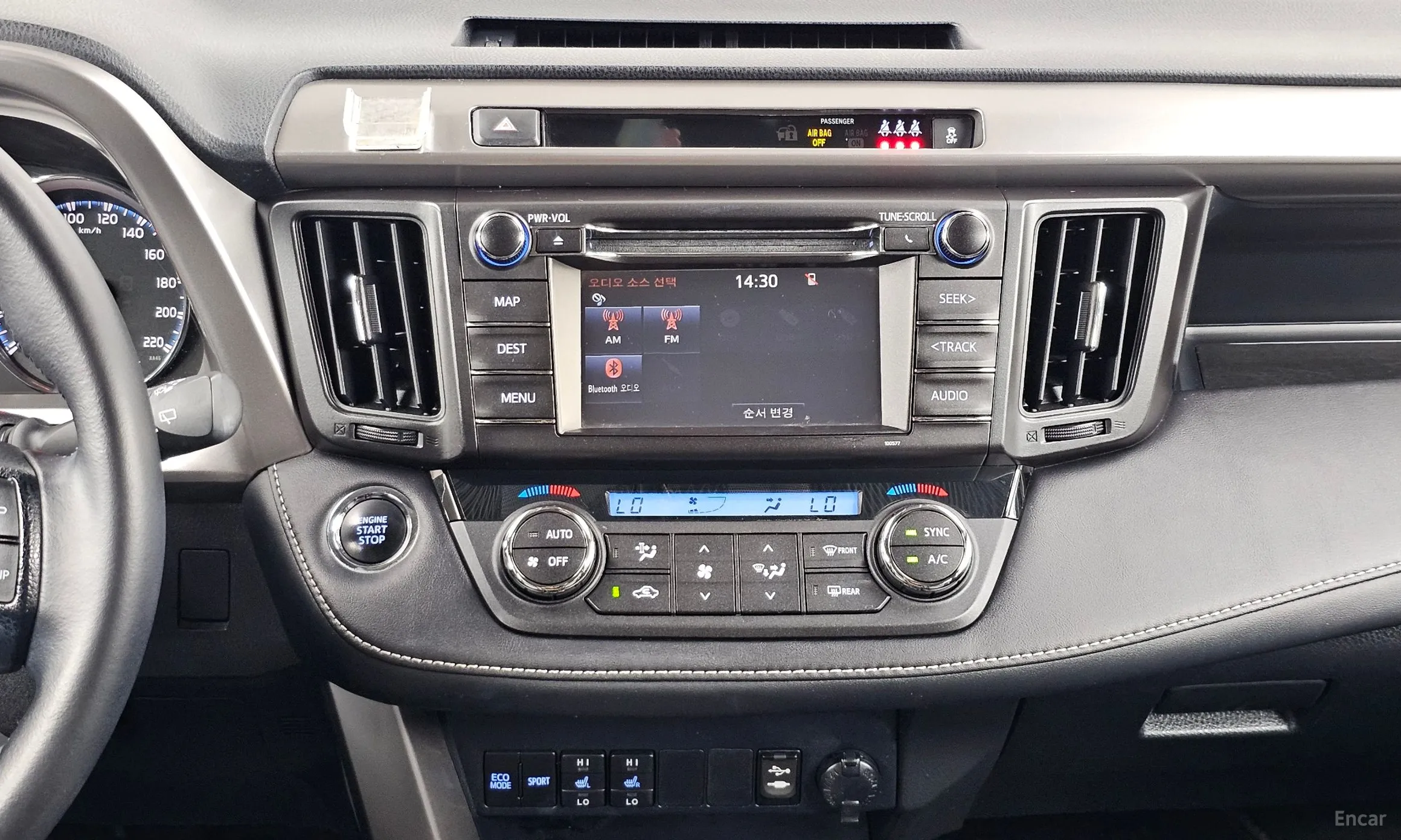 Toyota RAV4 превью 14