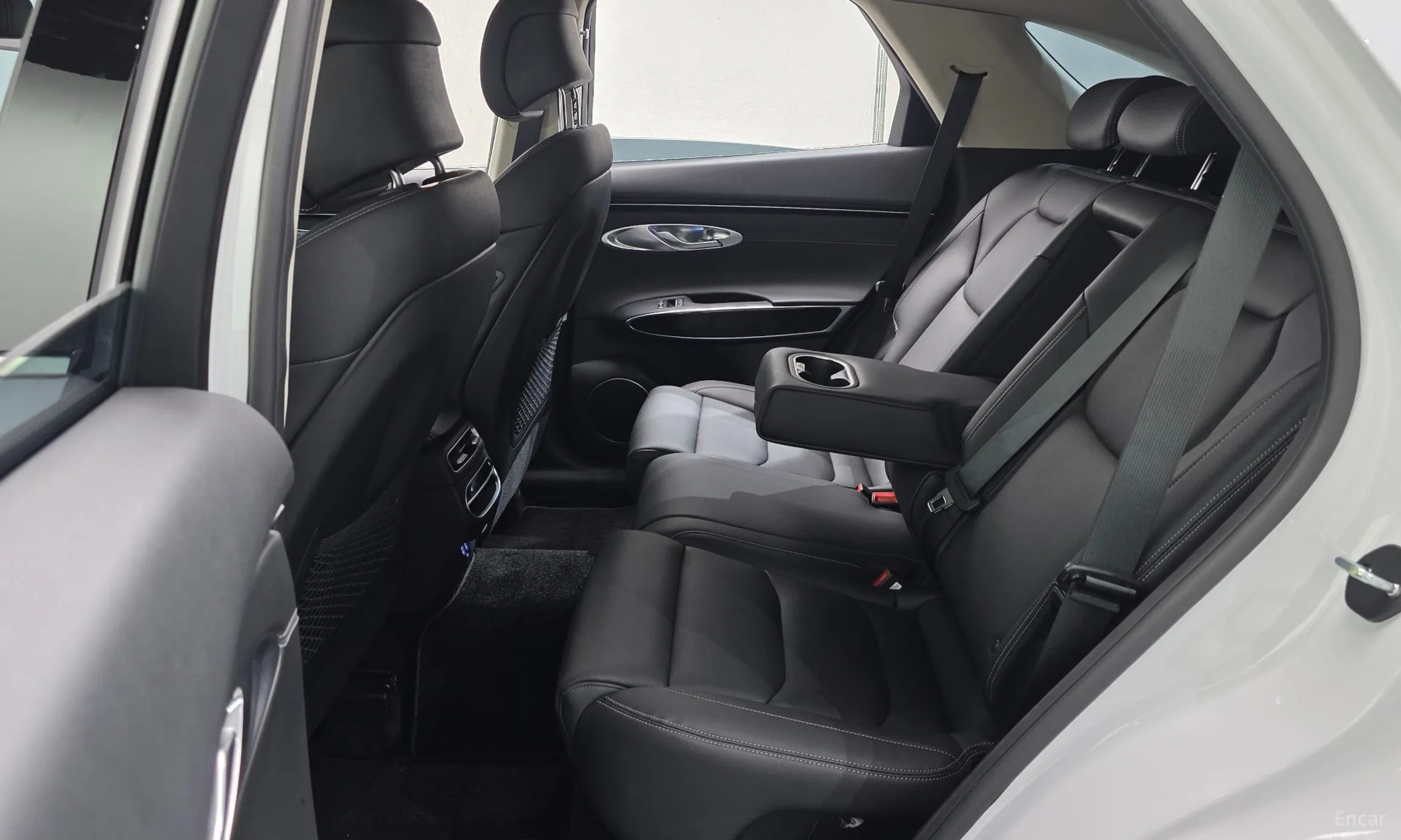 Genesis GV70 превью 12