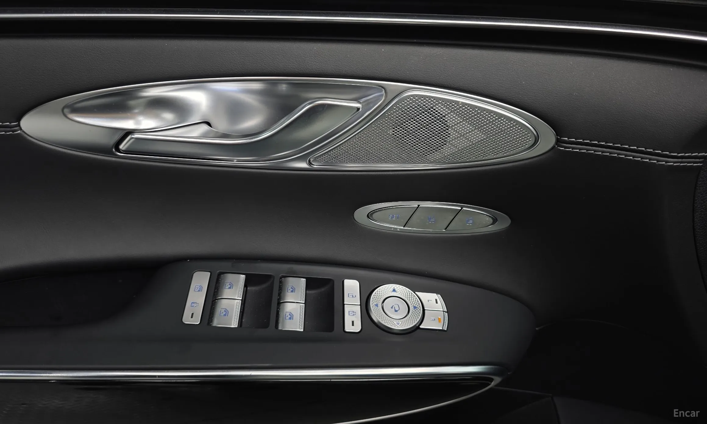 Genesis GV70 превью 18