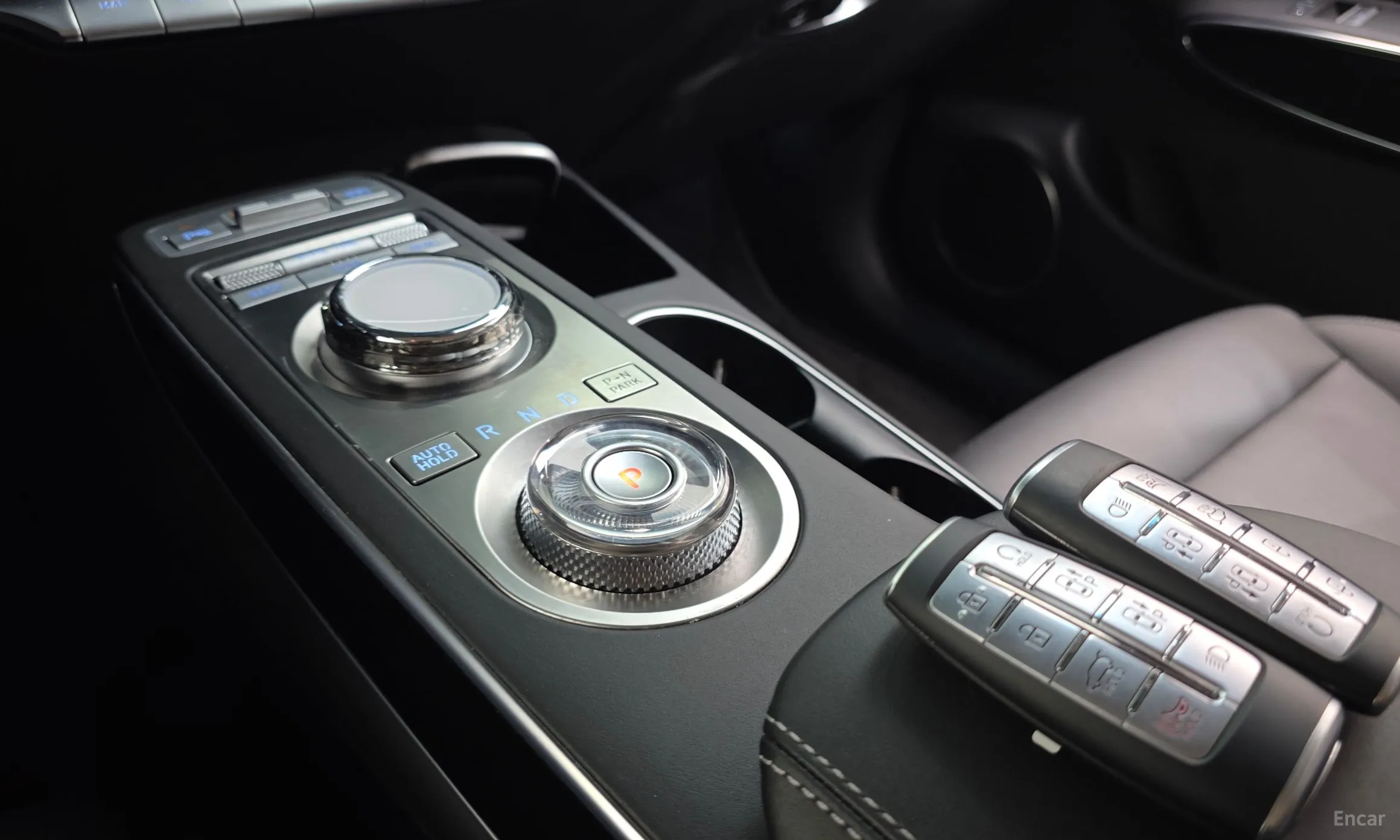 Genesis GV70 превью 9