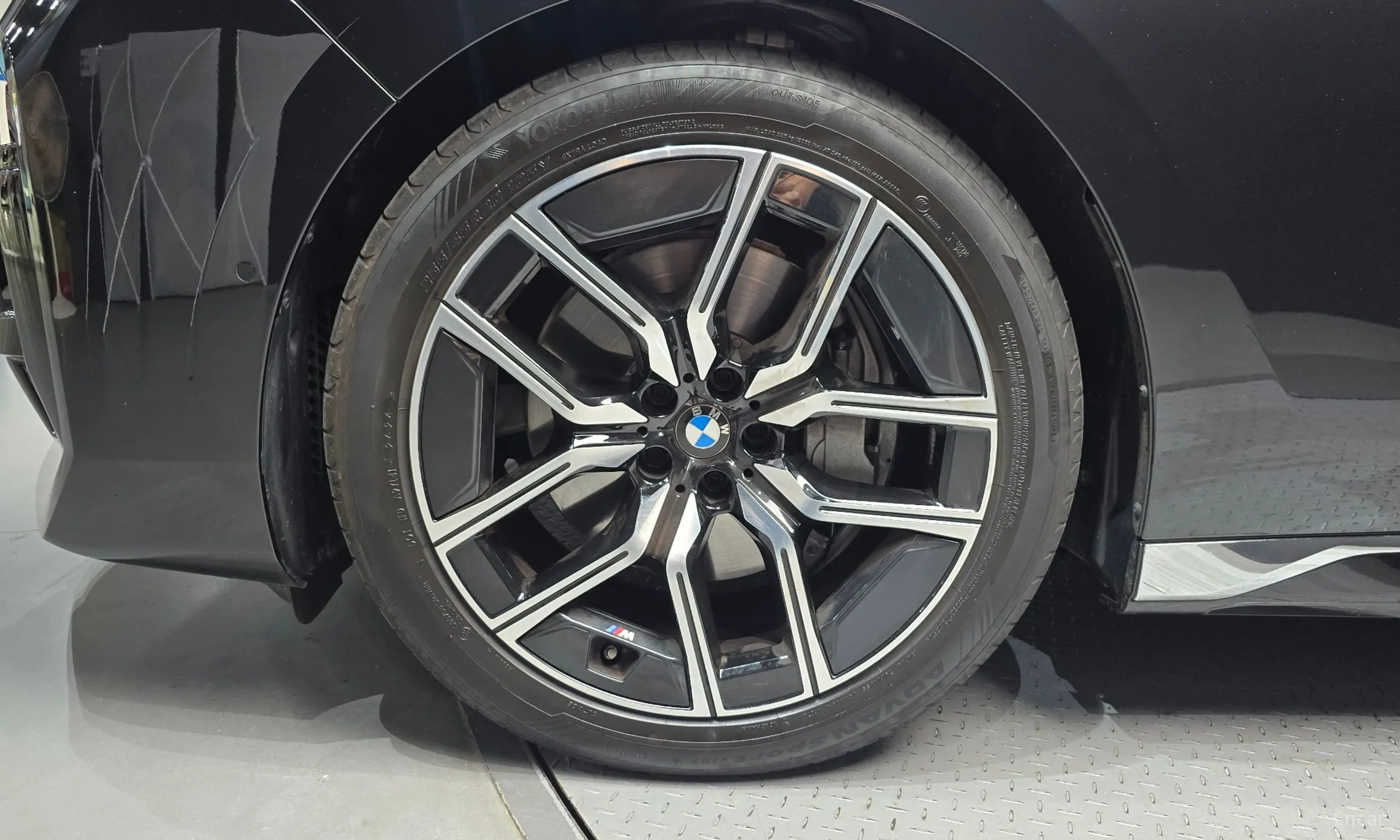 BMW 7 Series (G70) превью 5