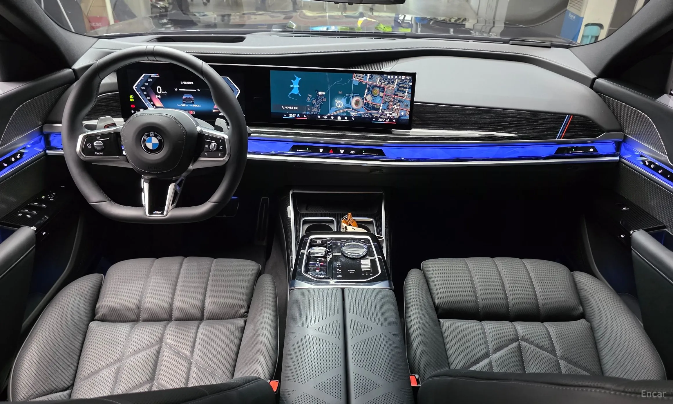 BMW 7 Series (G70) превью 7