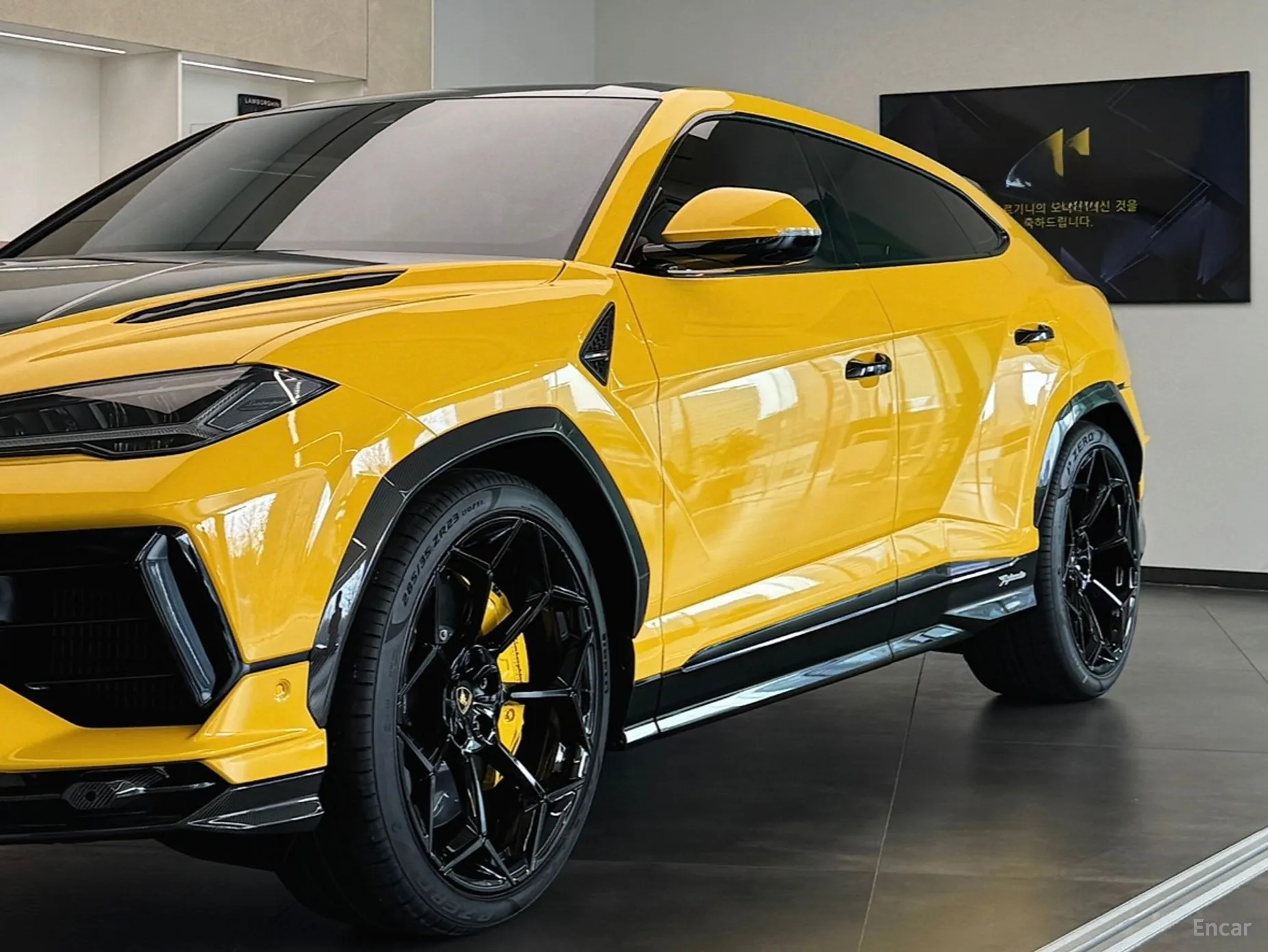 Lamborghini Urus превью 2