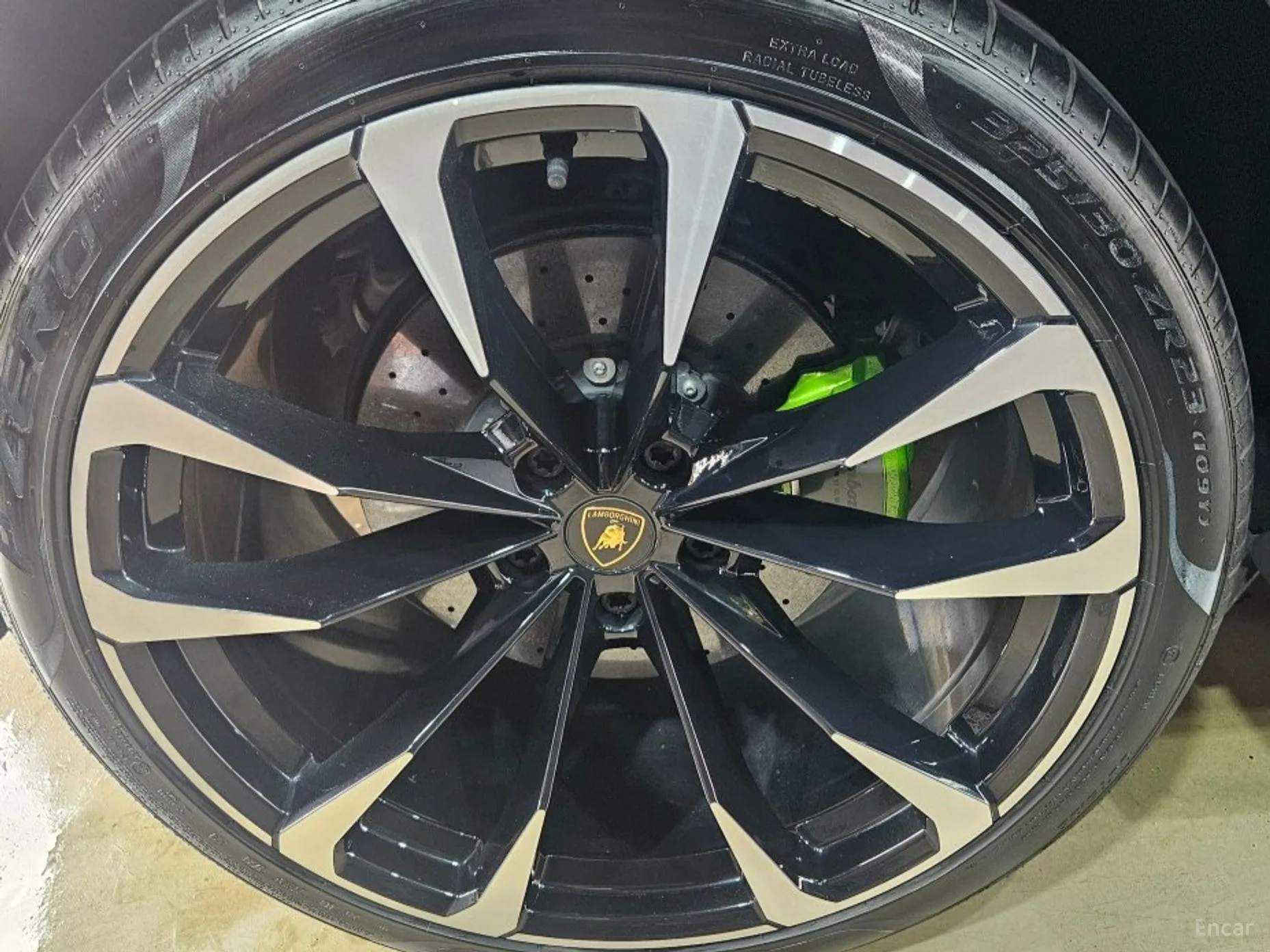 Lamborghini Urus превью 5