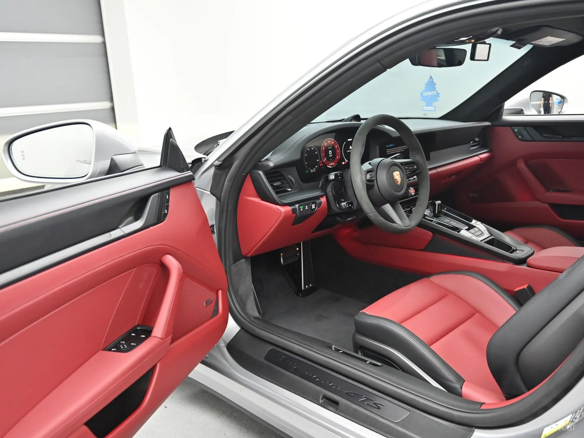 Porsche 911 (992) превью 11