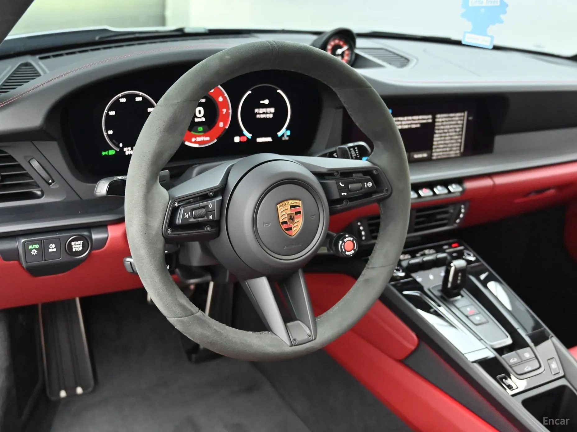 Porsche 911 (992) превью 13