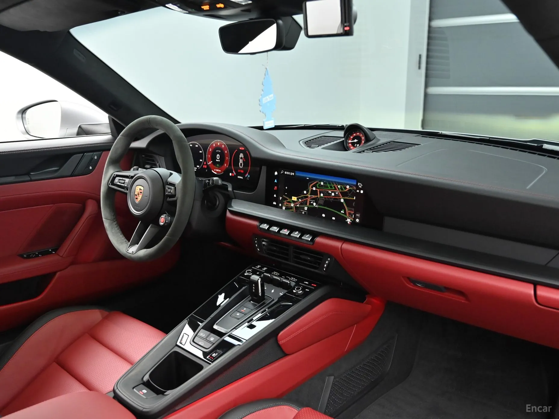 Porsche 911 (992) превью 7
