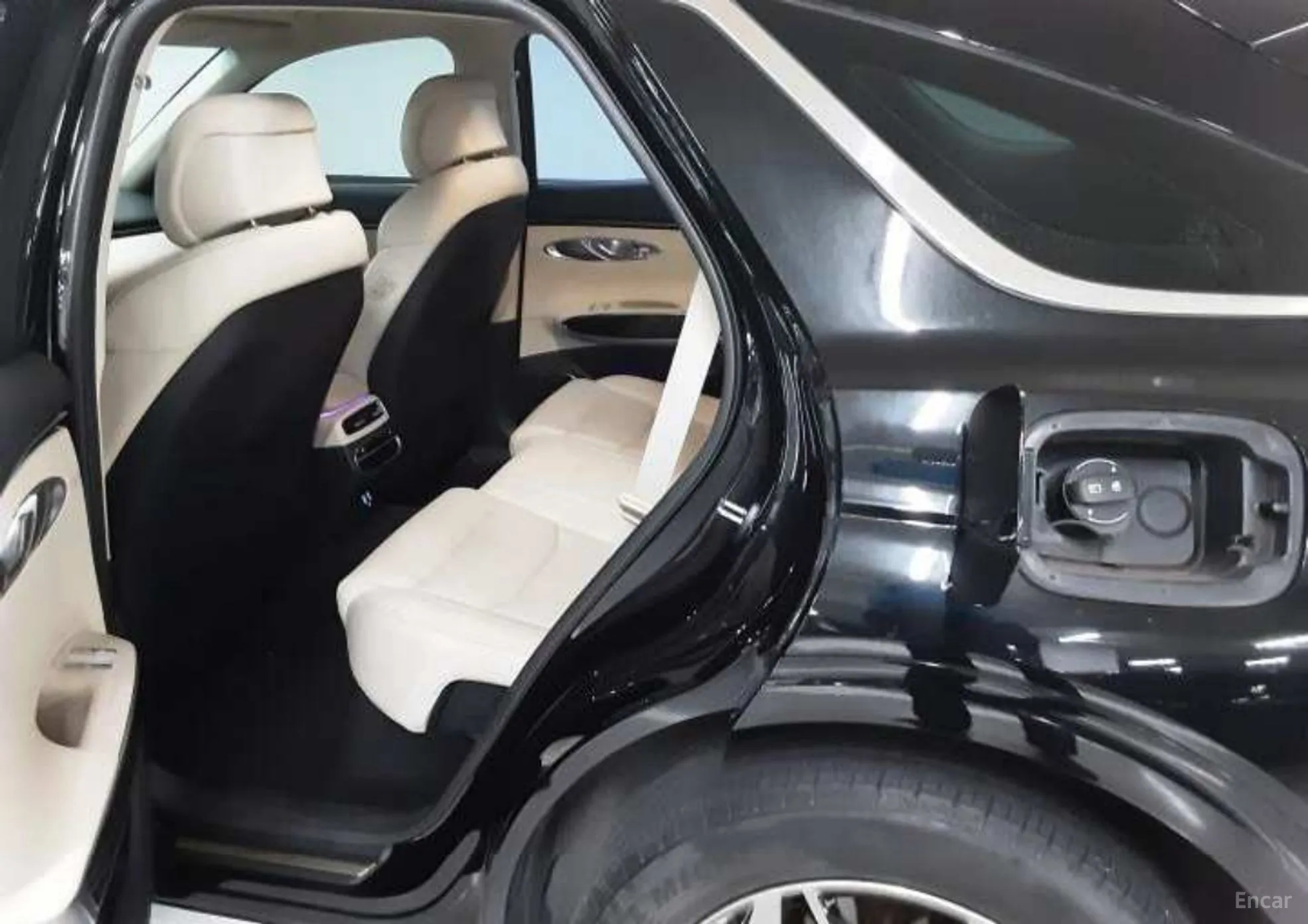 Genesis GV70 превью 11
