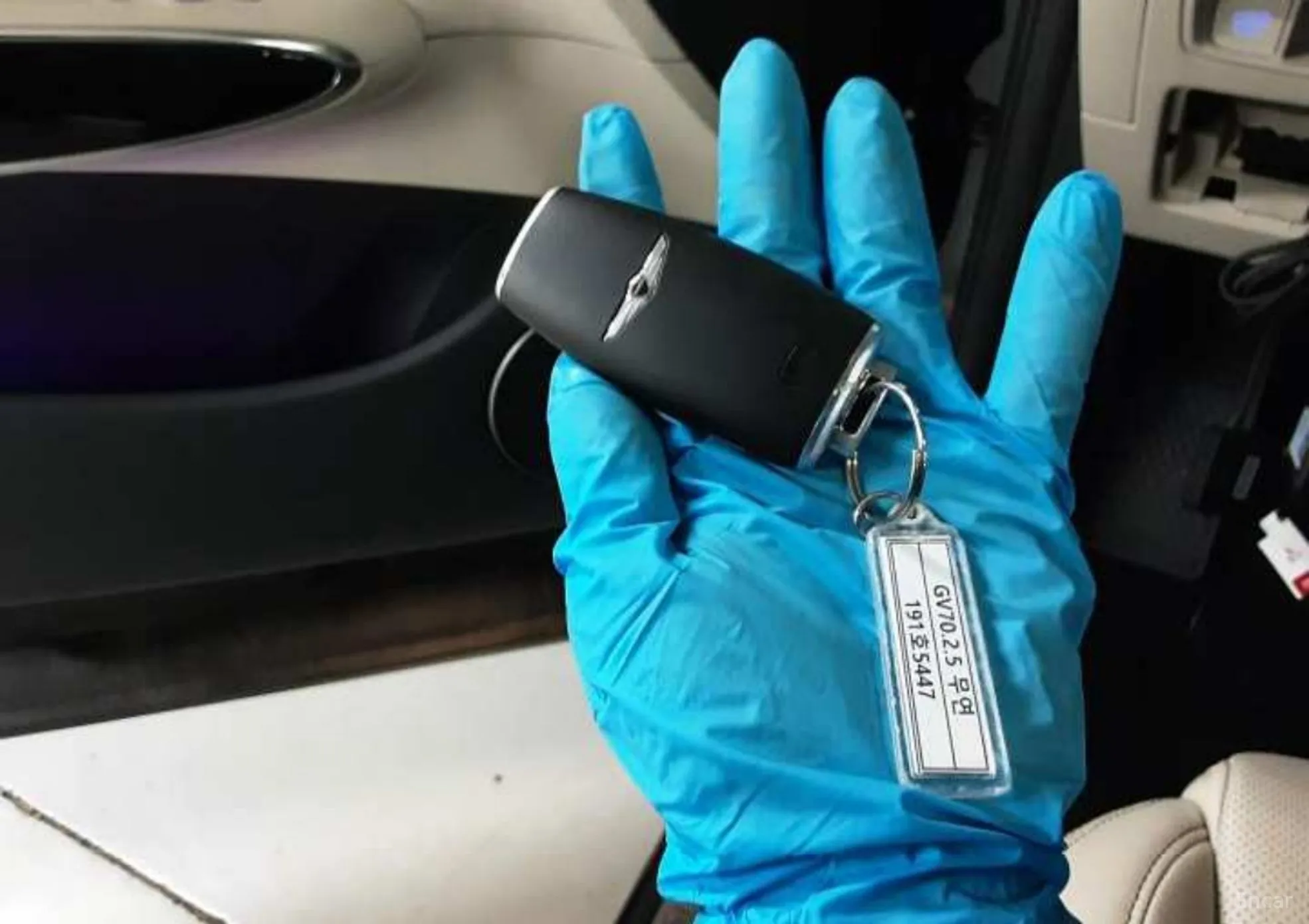 Genesis GV70 превью 13