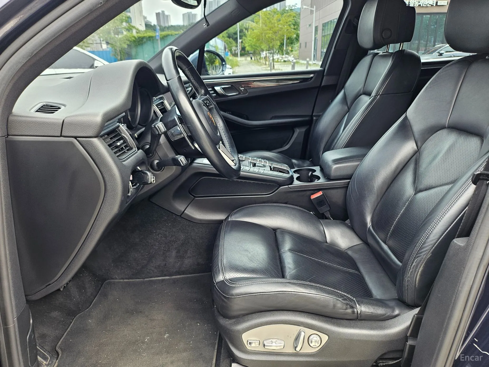 Porsche Macan превью 11