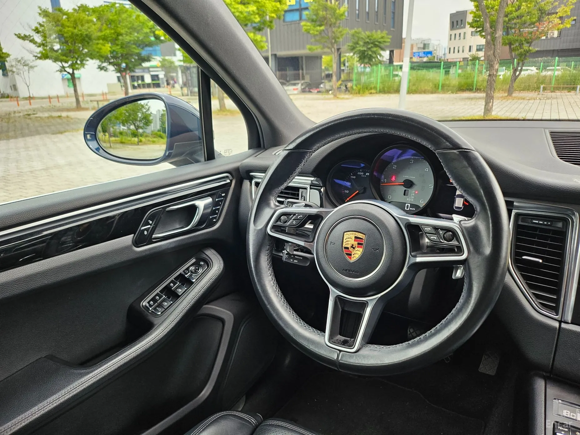 Porsche Macan превью 19