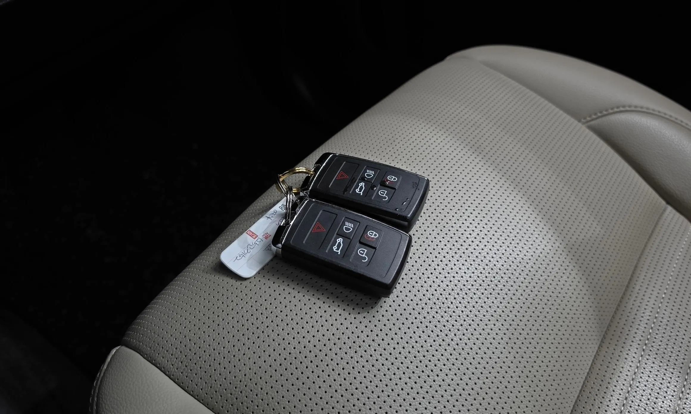Land Rover Discovery Sports превью 16