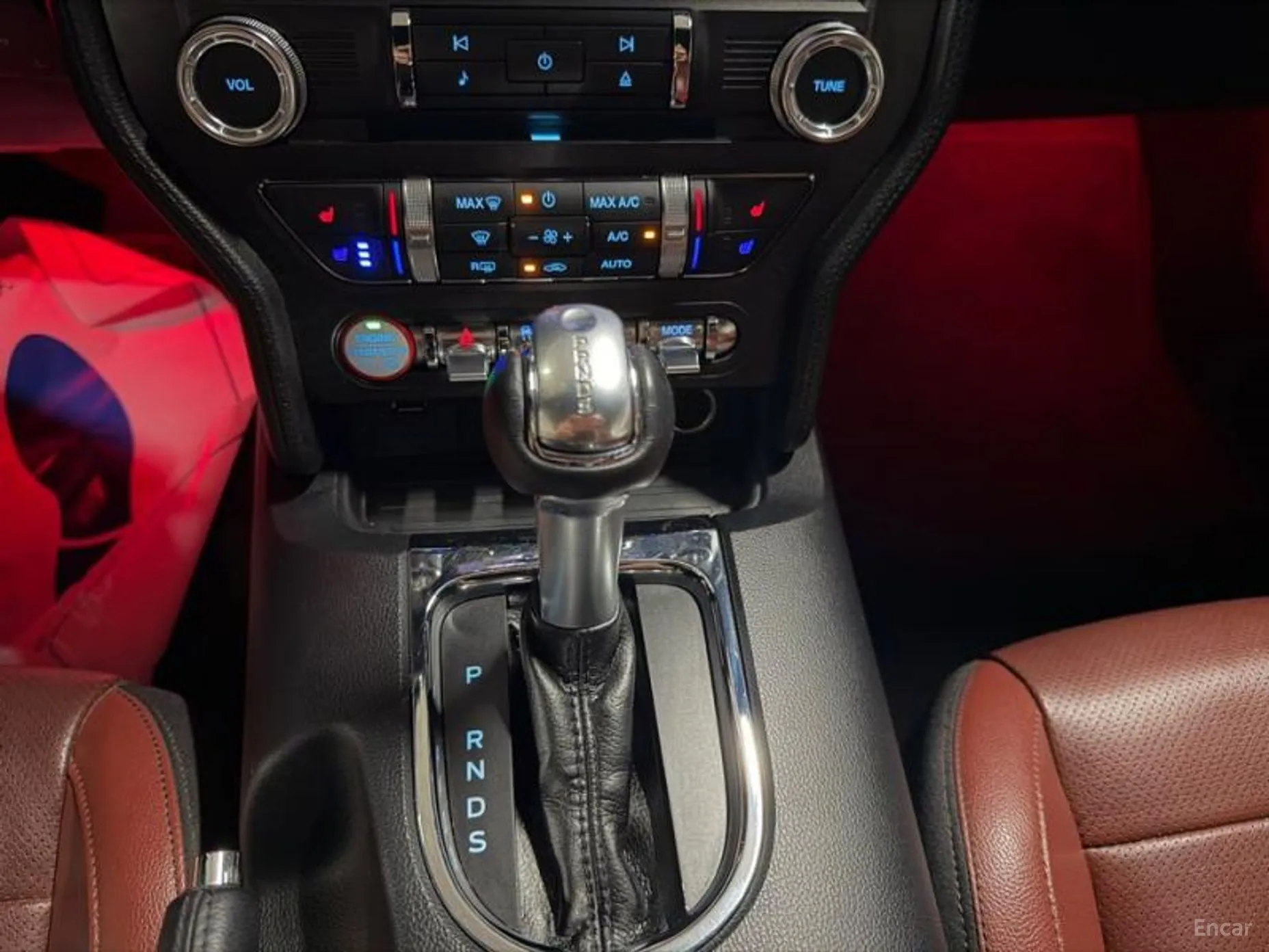 Ford Mustang превью 12