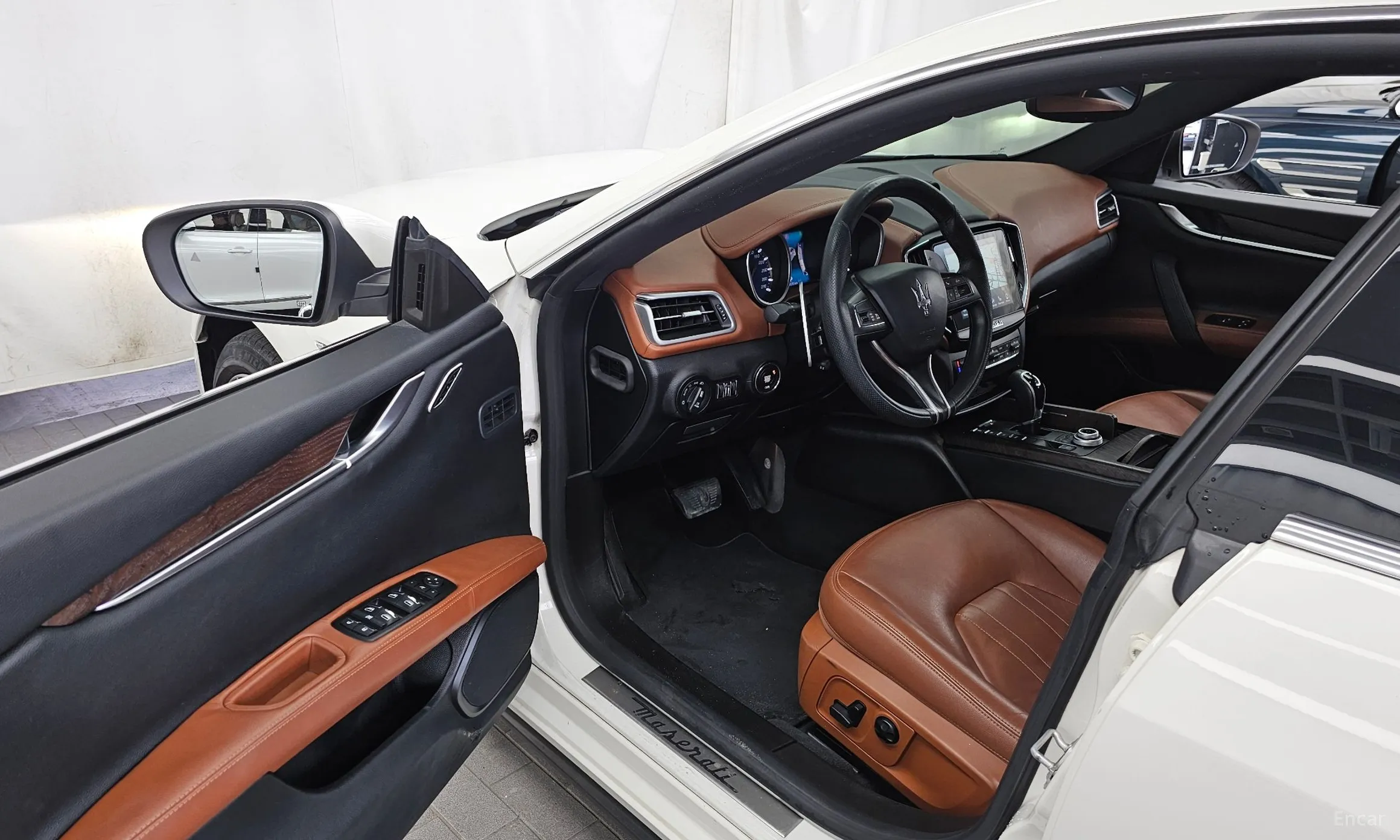 Maserati Ghibli превью 10