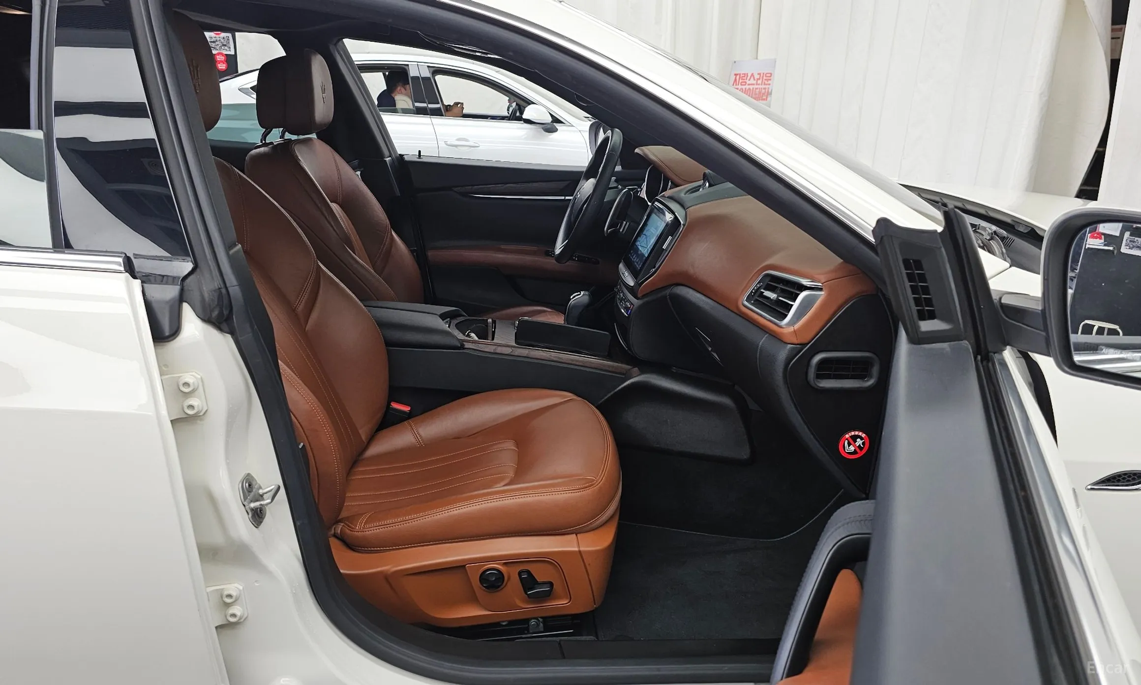 Maserati Ghibli превью 11