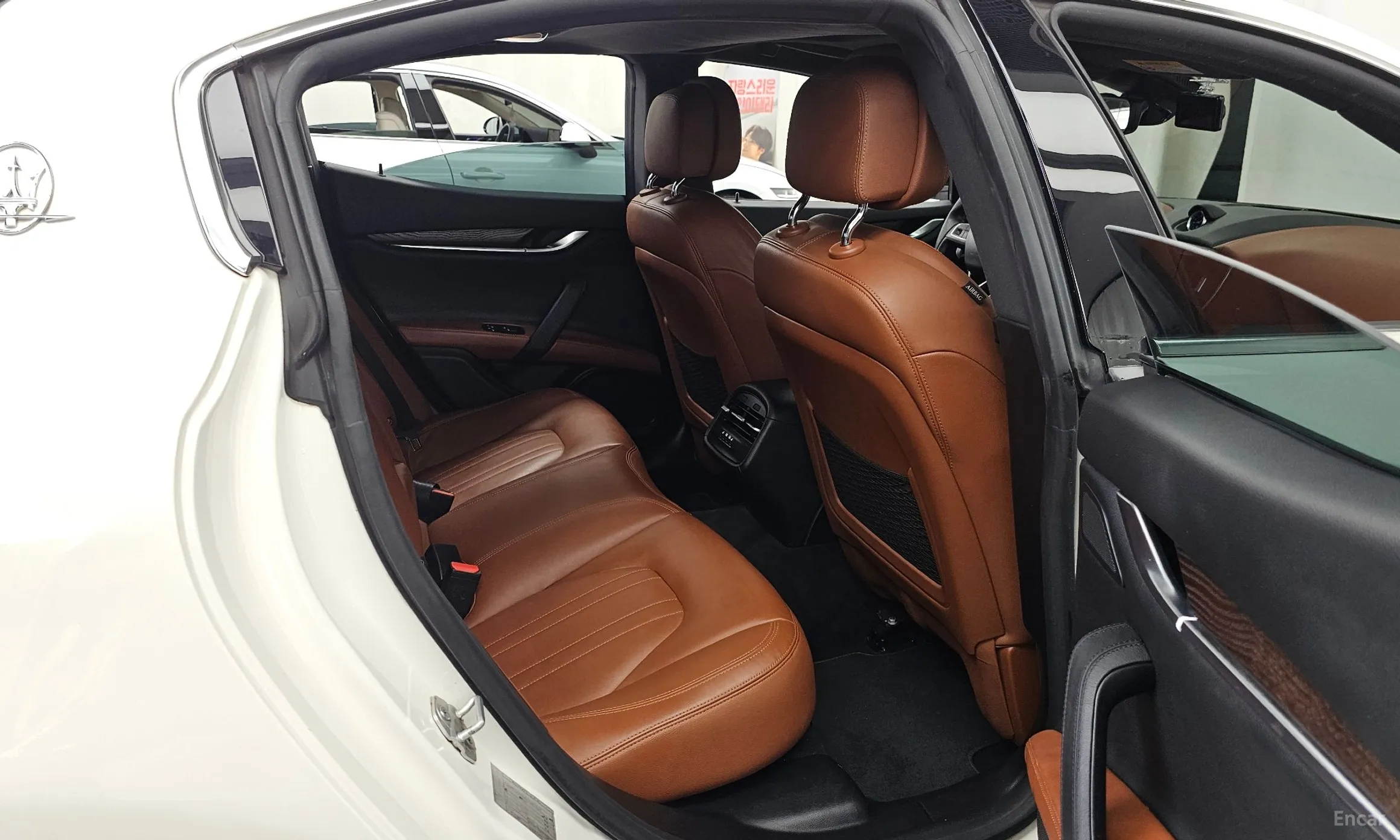 Maserati Ghibli превью 12