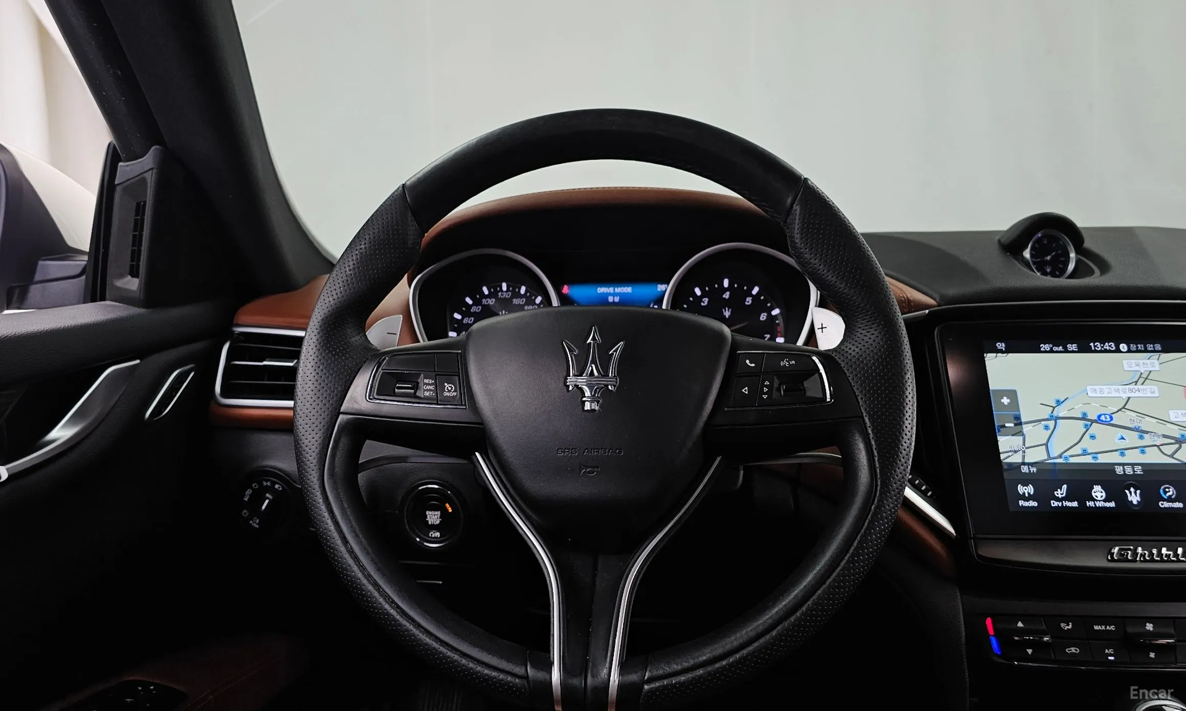 Maserati Ghibli превью 13