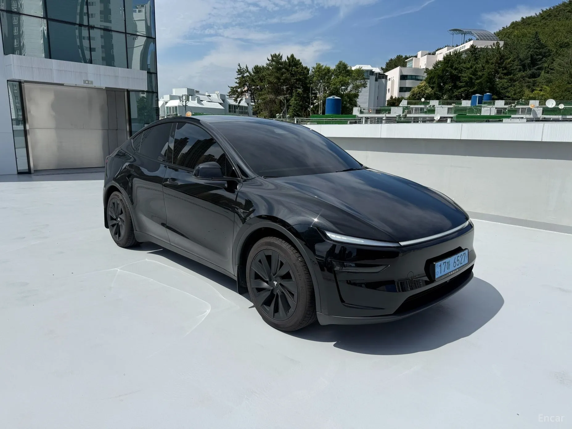 Tesla Model Y превью 3