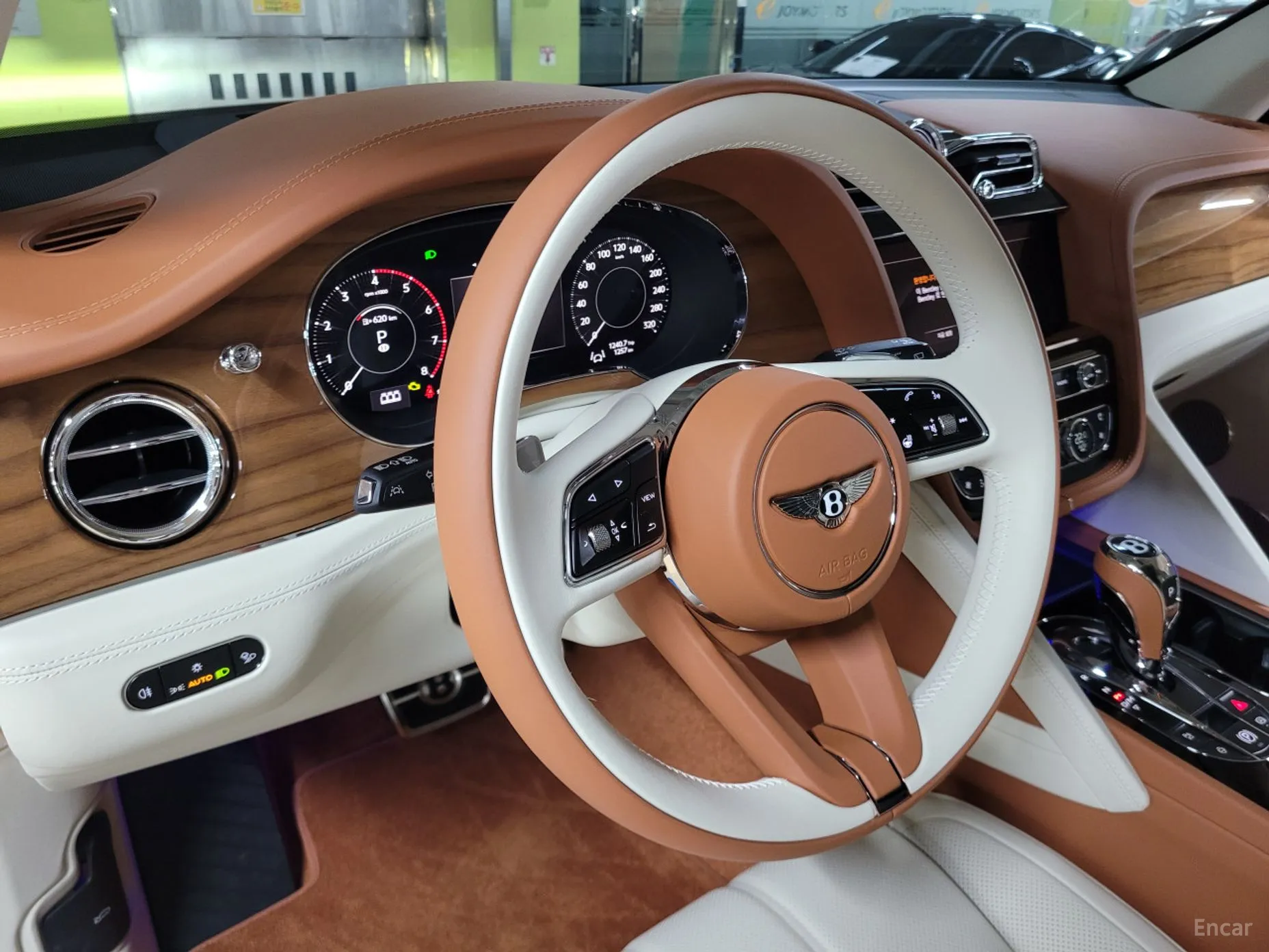 Bentley Bentayga превью 12