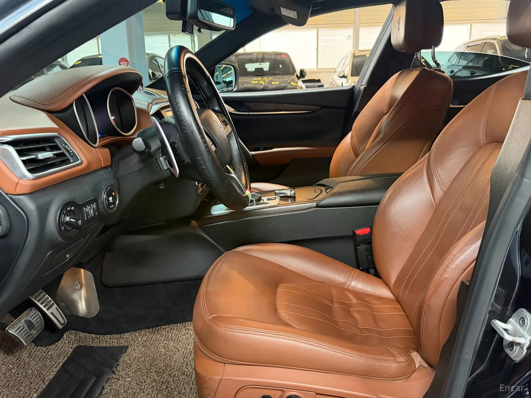 Maserati Ghibli превью 10