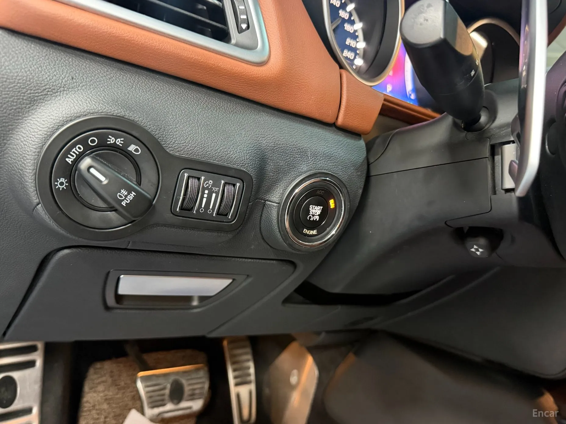 Maserati Ghibli превью 13