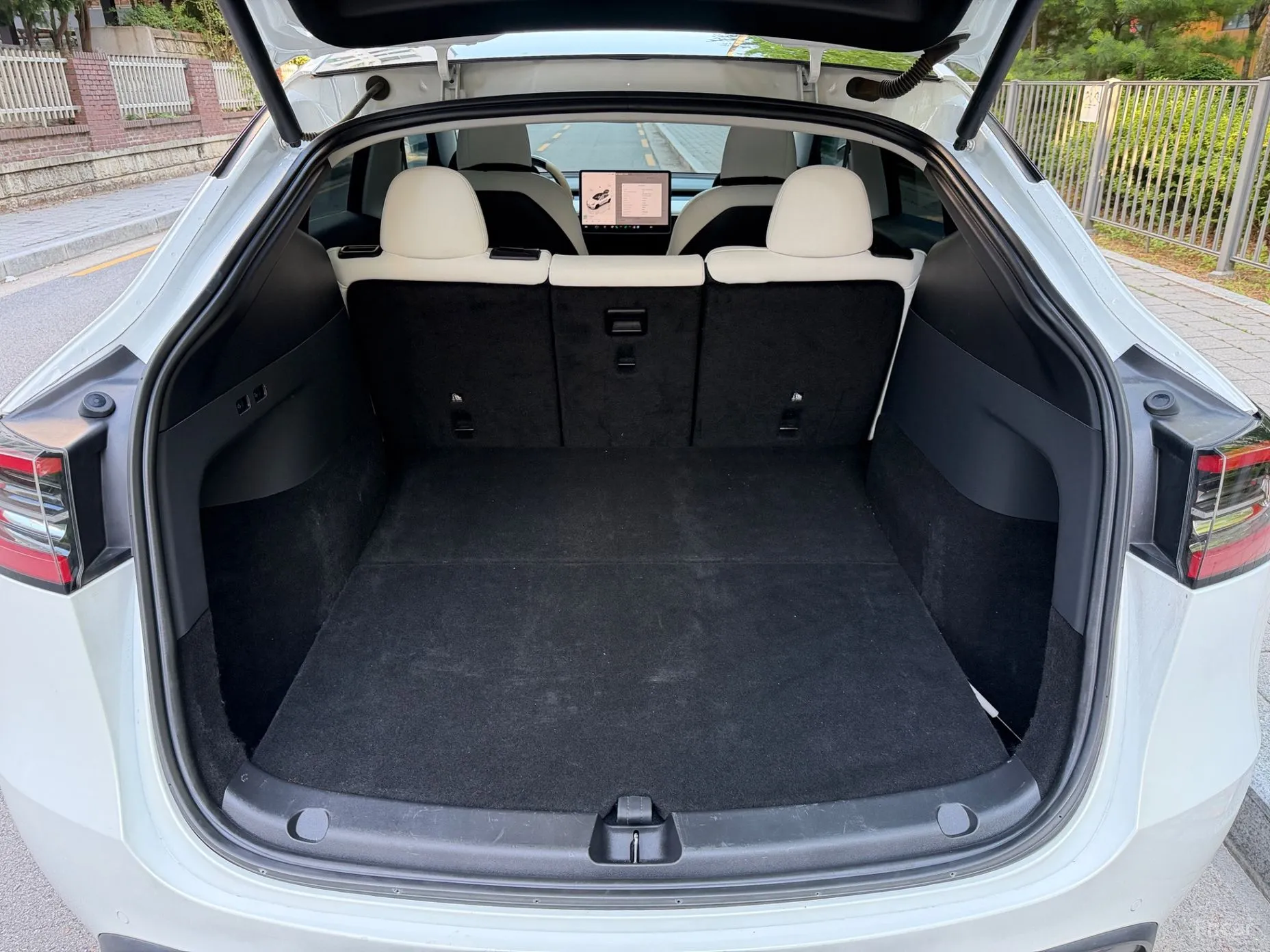 Tesla Model Y превью 12