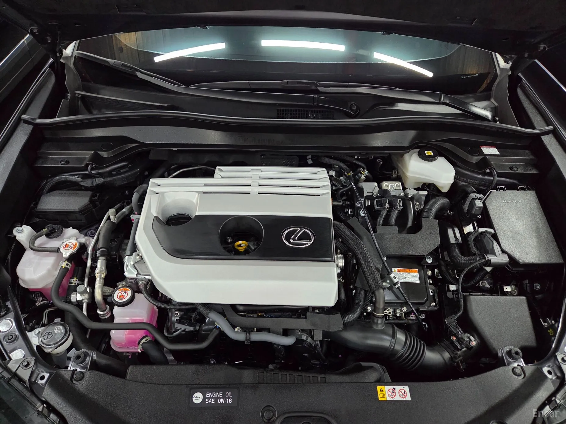 Lexus UX250h превью 12