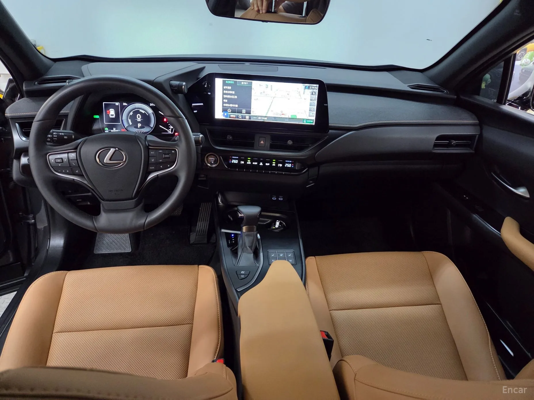 Lexus UX250h превью 19