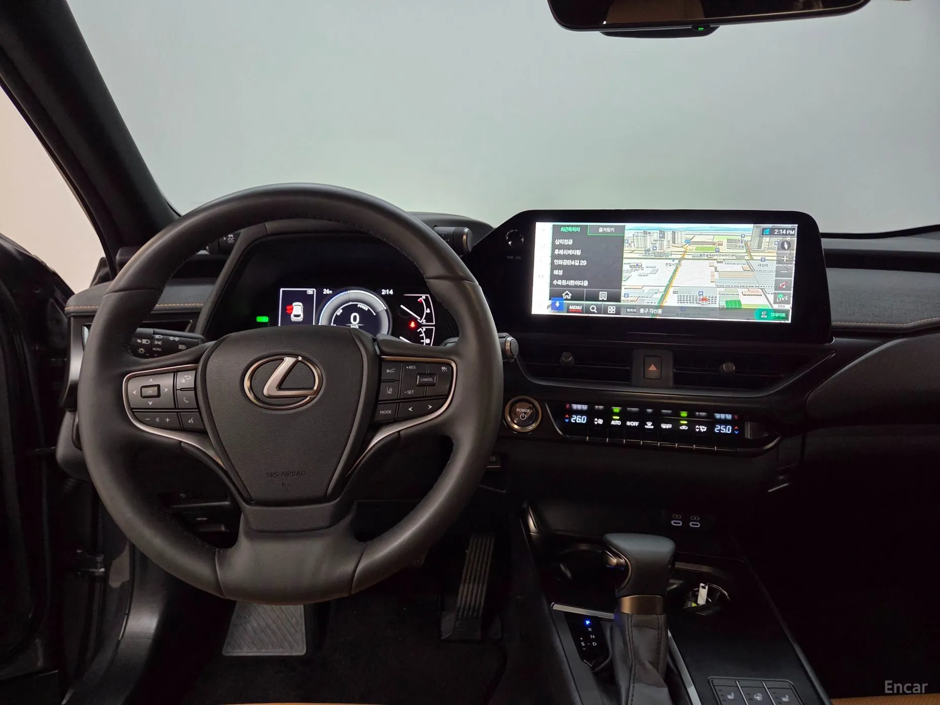 Lexus UX250h превью 20