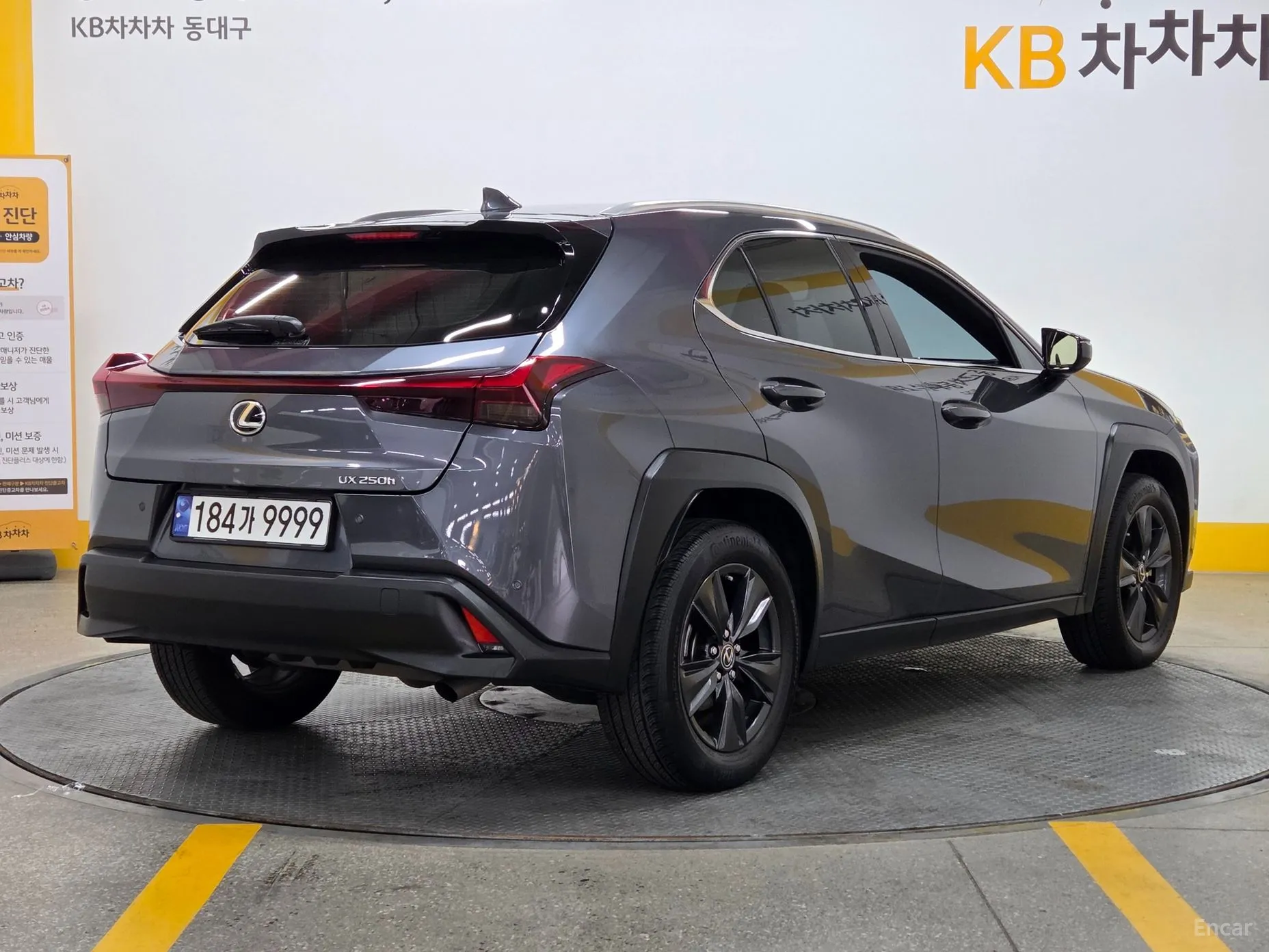 Lexus UX250h превью 3