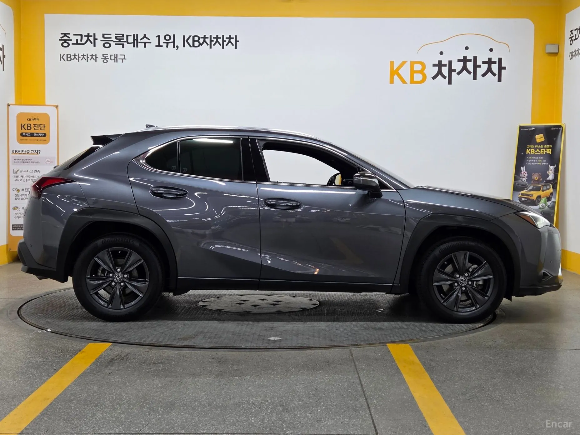 Lexus UX250h превью 4
