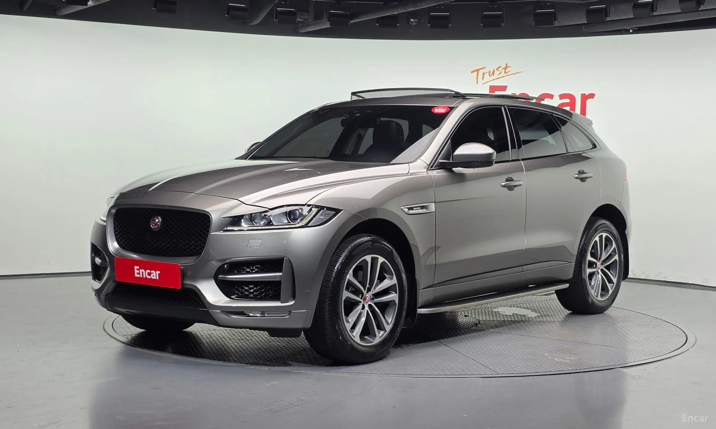 Jaguar F-PACE