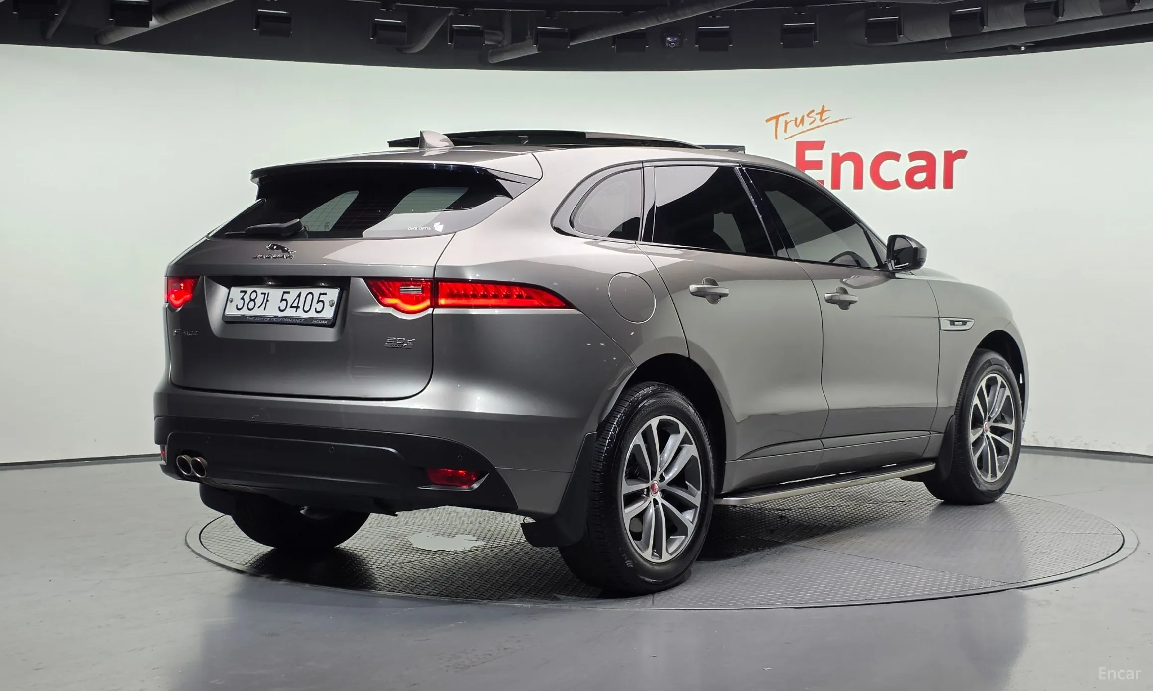 Jaguar F-PACE
